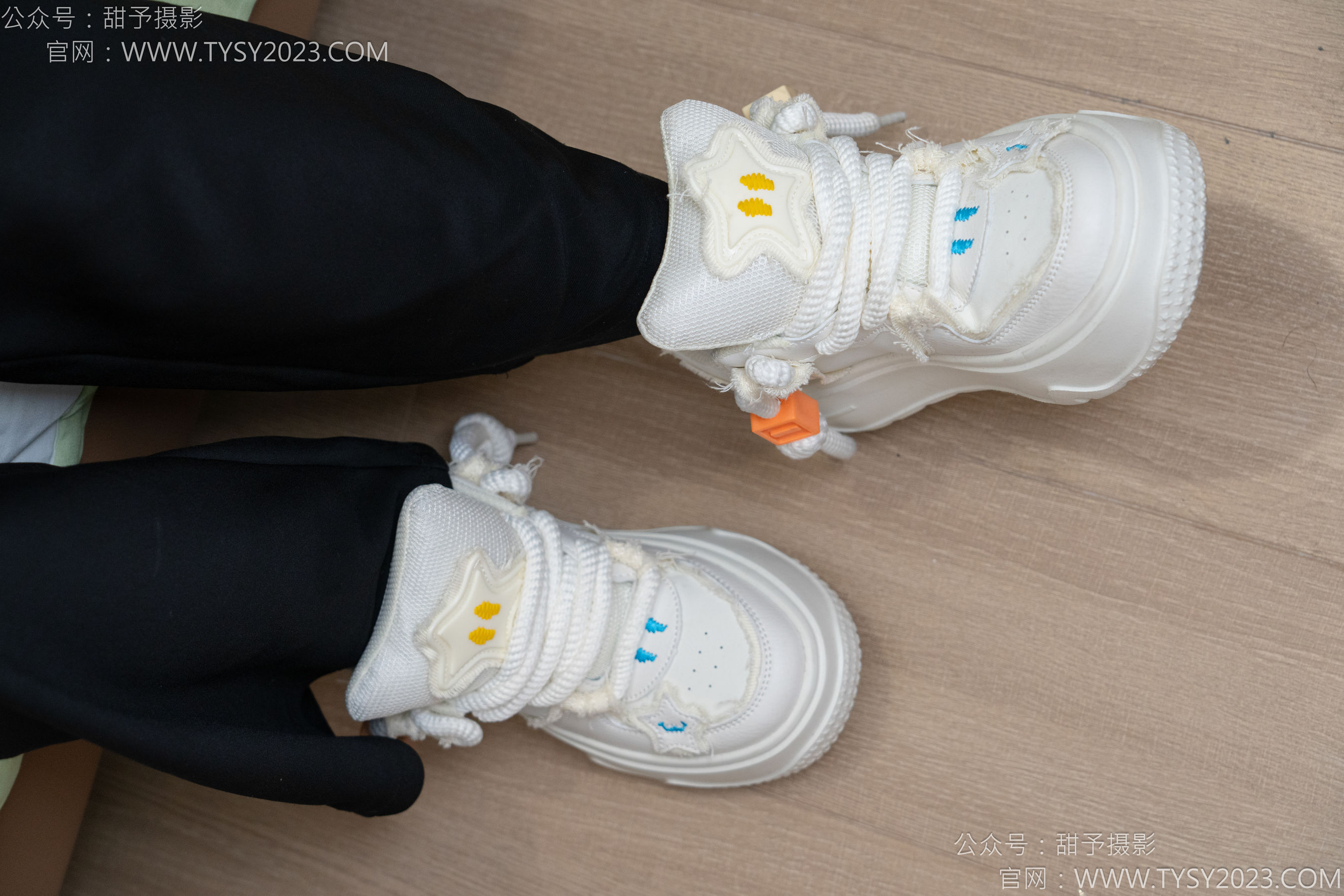 甜予摄影 No.135 思思 - 板鞋、白棉袜、裸足/(135P)