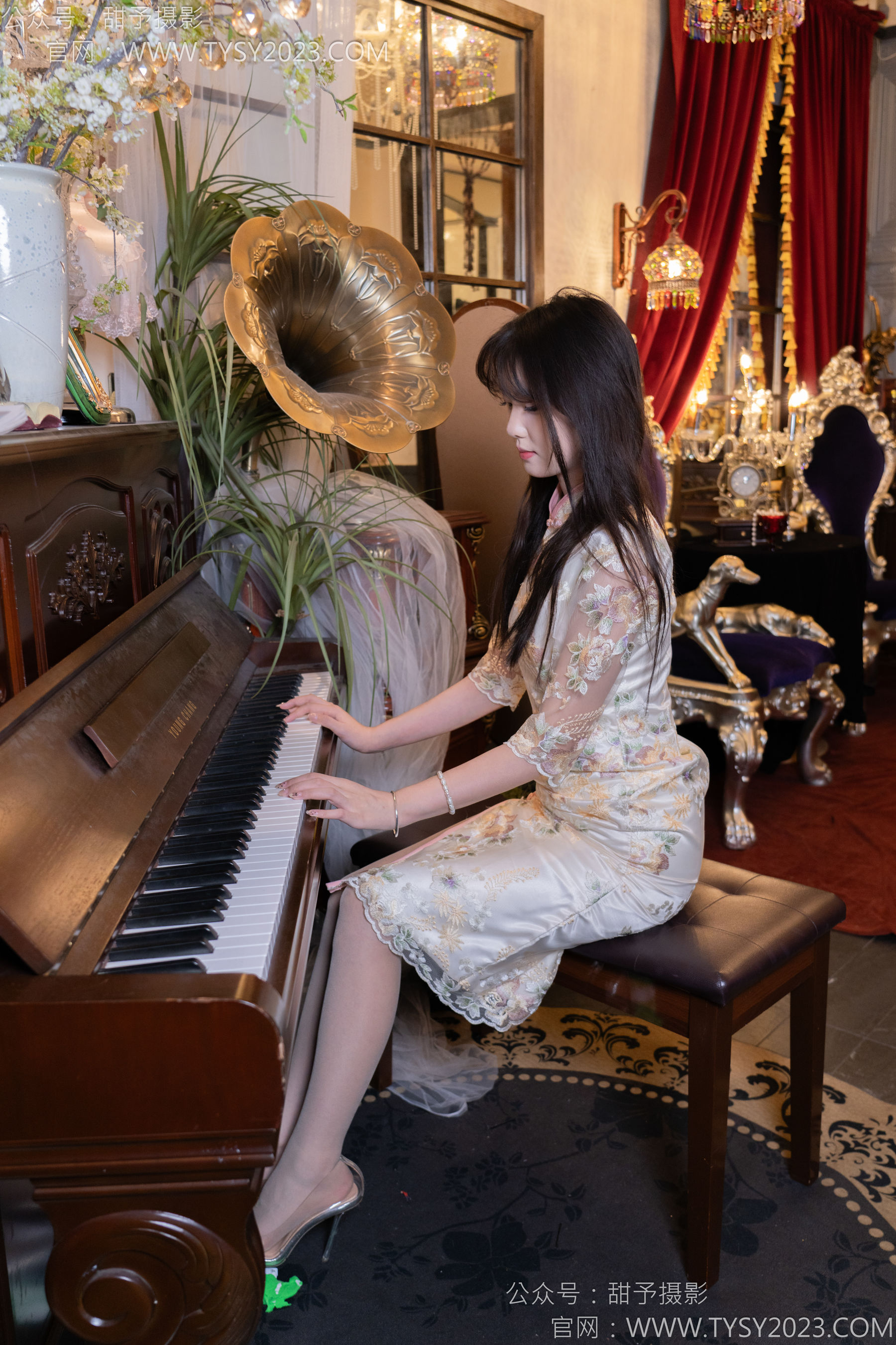 甜予摄影 No.128 璇璇 - 拖鞋、高跟鞋、薄灰丝、薄黑丝、踩小房子剧情/(127P)