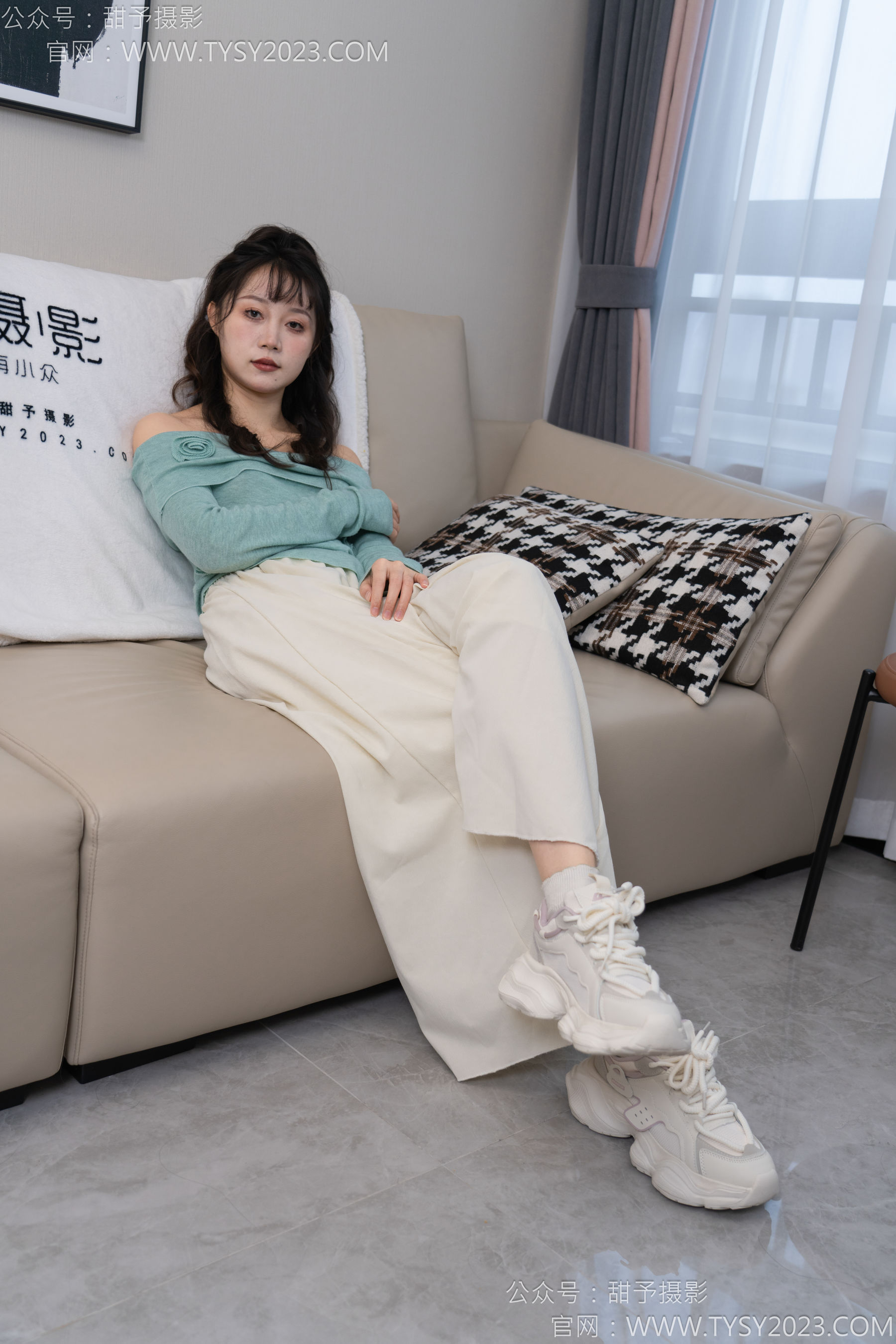 甜予摄影 No.125 丹丹 - 运动鞋、白棉袜、裸足/(139P)