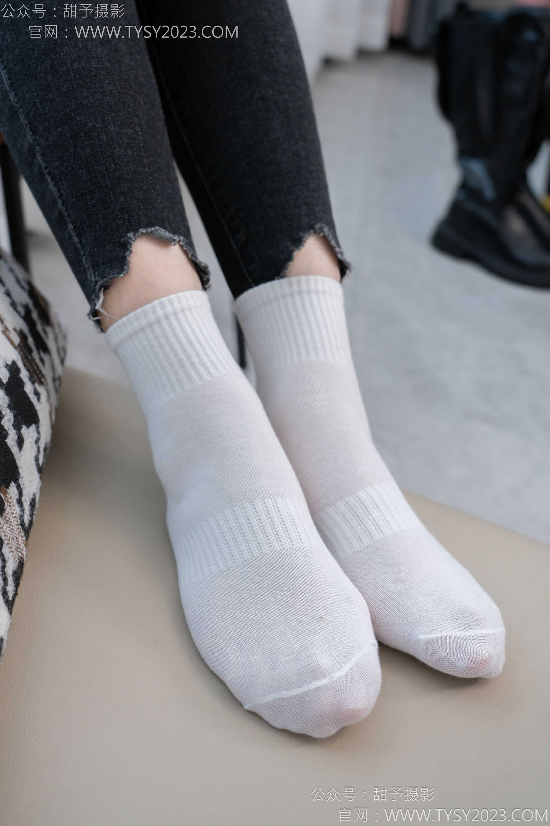 甜予摄影 No.133 梦梦 - 长靴、白棉袜、裸足/(135P)