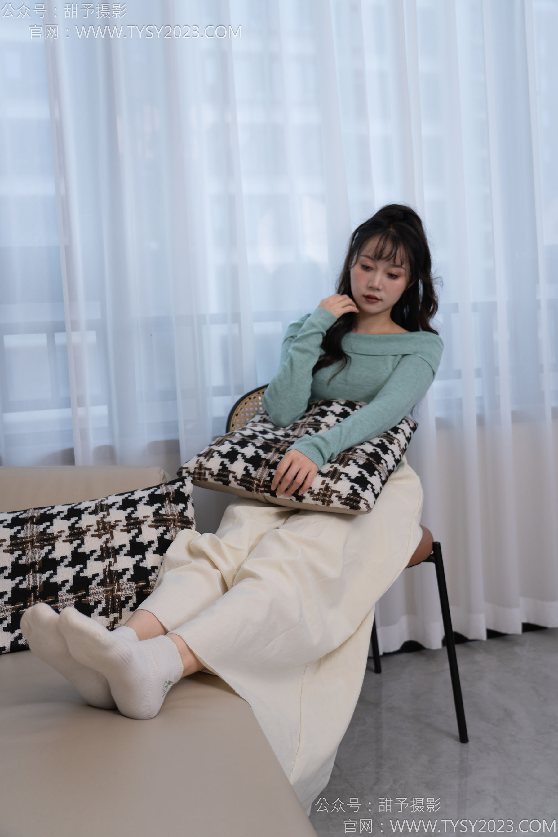 甜予摄影 No.125 丹丹 - 运动鞋、白棉袜、裸足/(139P)