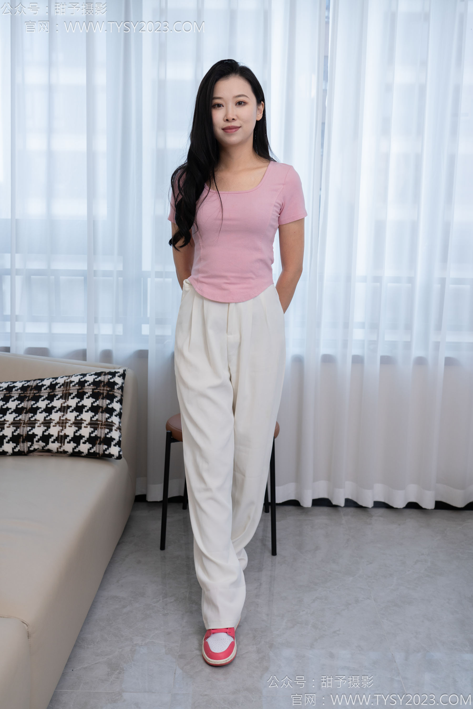 甜予摄影 No.124 梦梦 - 板鞋、白棉袜、裸足/(135P)