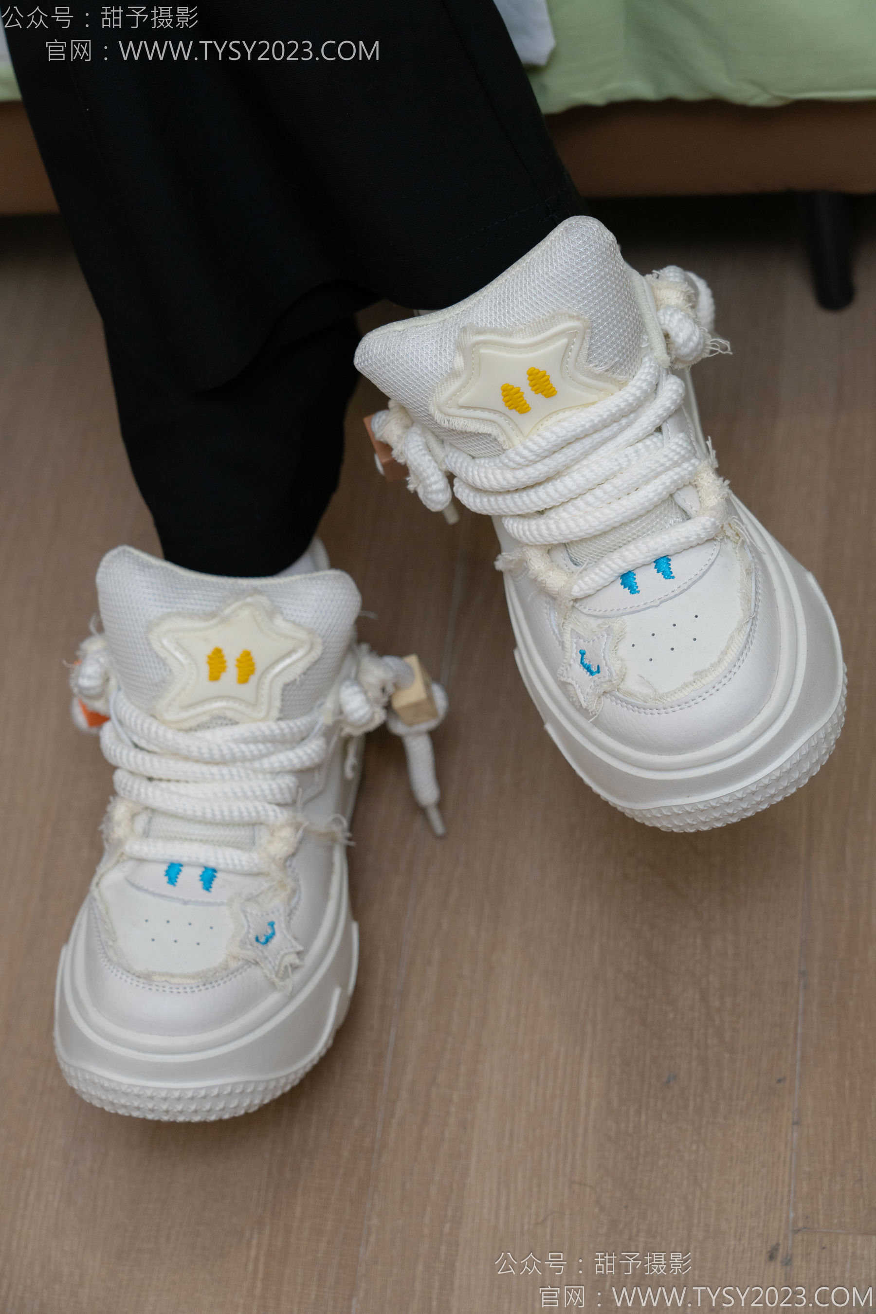 甜予摄影 No.135 思思 - 板鞋、白棉袜、裸足/(135P)