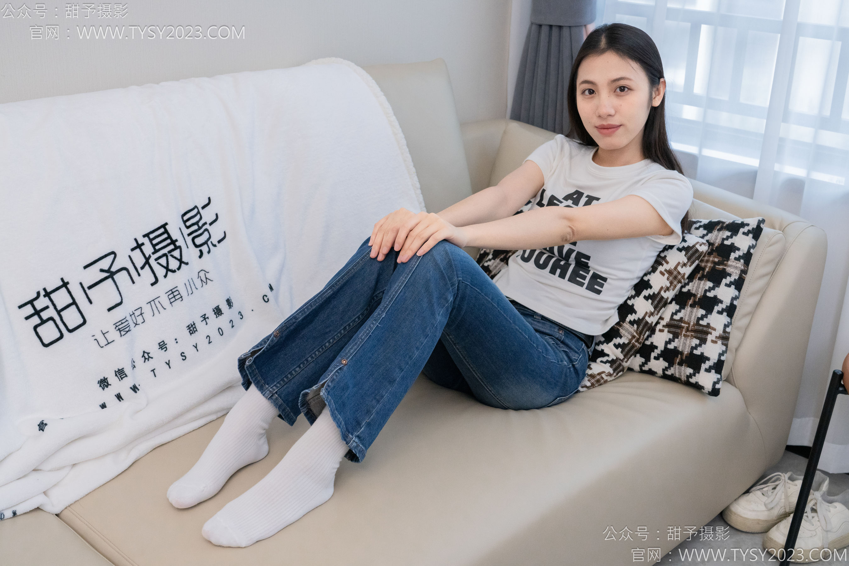 甜予摄影 No.132 诺诺 - 板鞋、白棉袜、裸足/(129P)