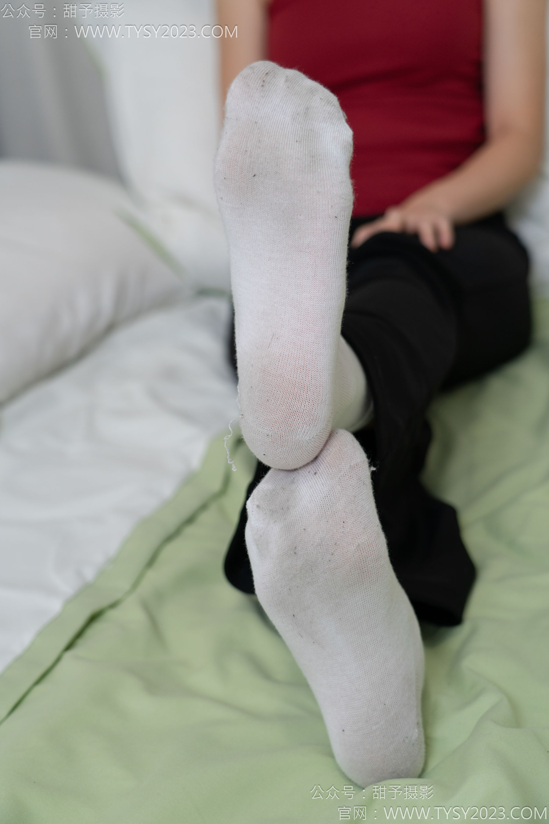 甜予摄影 No.135 思思 - 板鞋、白棉袜、裸足/(135P)