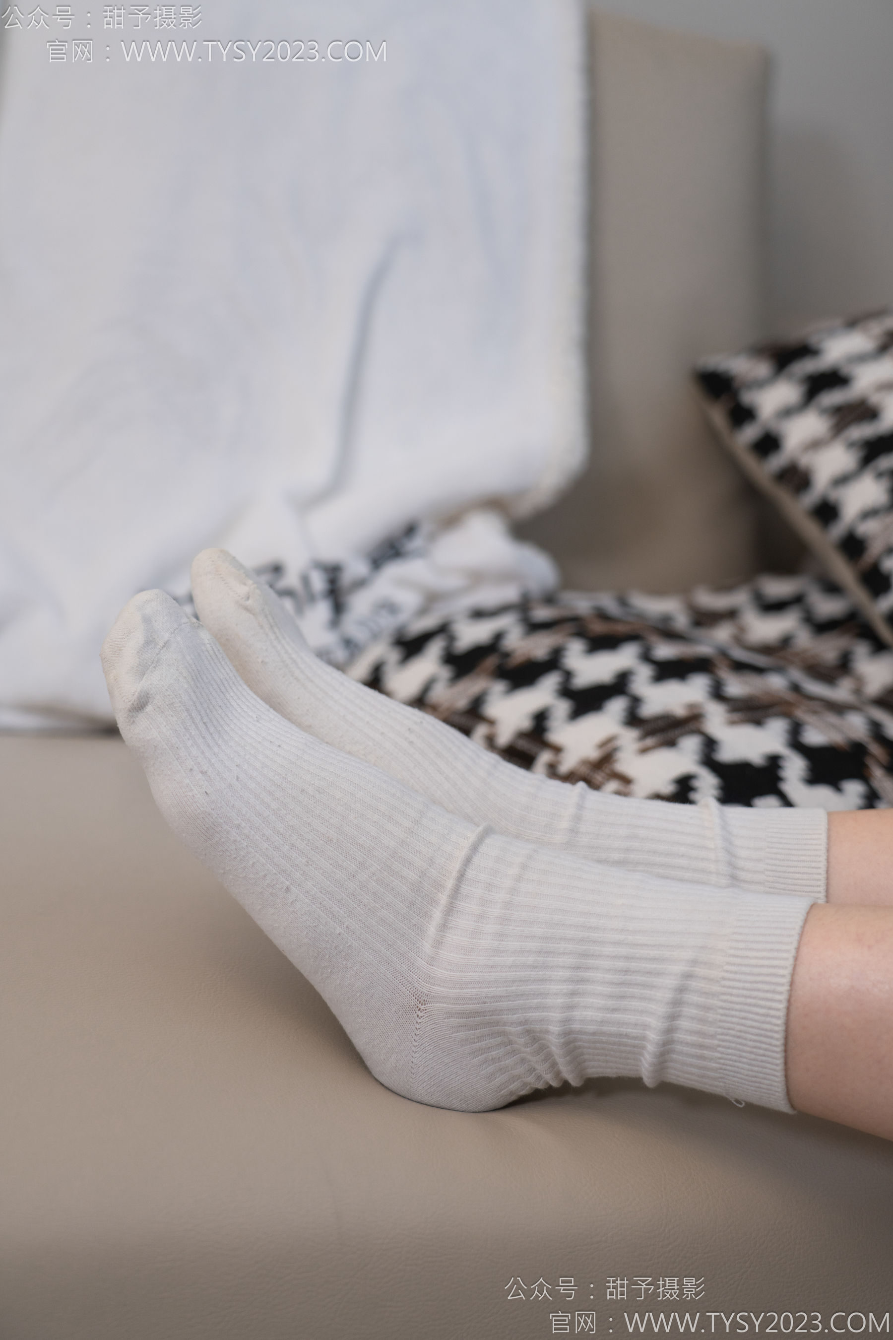 甜予摄影 No.127 丹丹 - 皮鞋、白棉袜、裸足/(145P)
