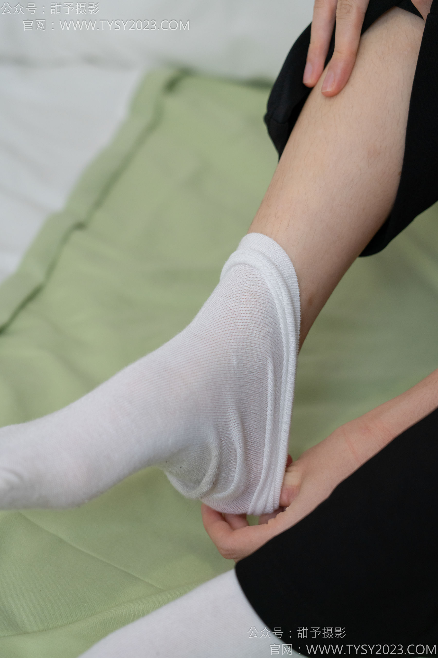 甜予摄影 No.135 思思 - 板鞋、白棉袜、裸足/(135P)