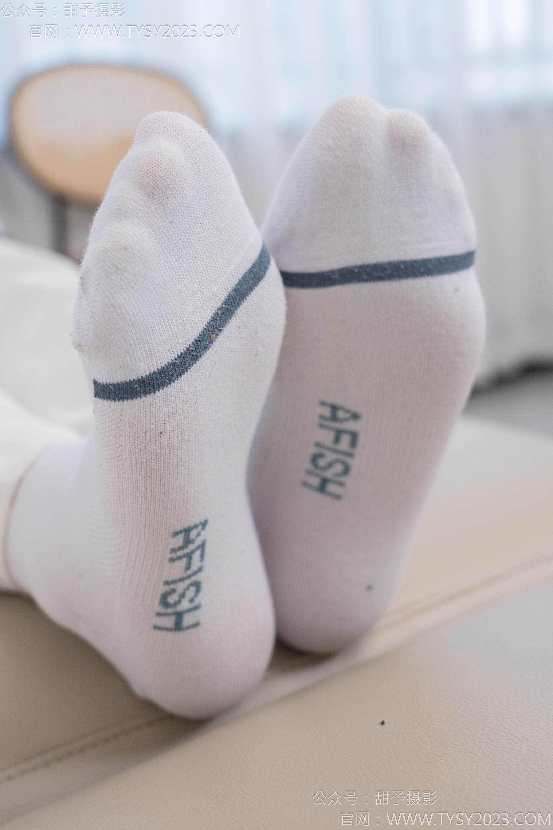 甜予摄影 No.124 梦梦 - 板鞋、白棉袜、裸足/(135P)