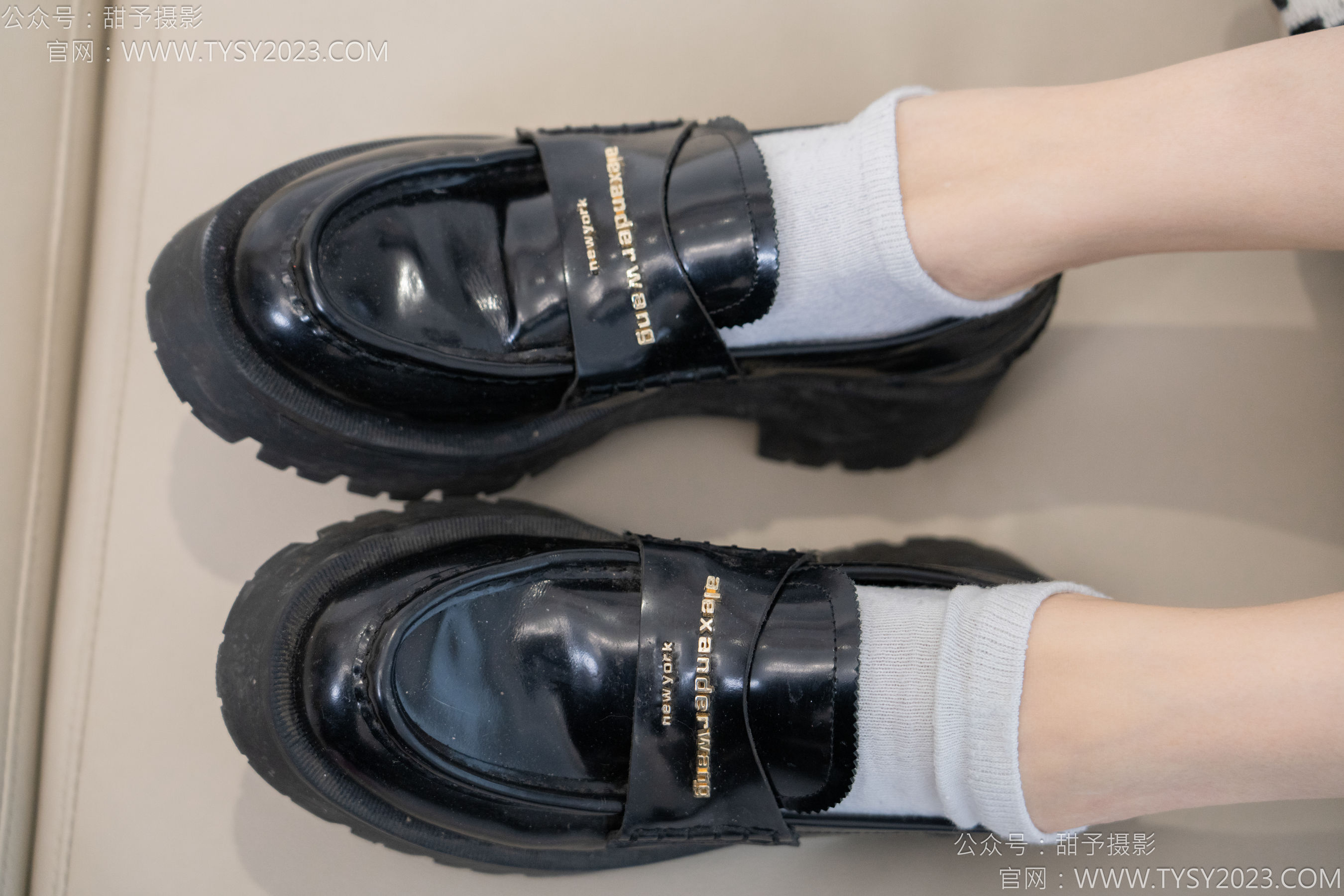 甜予摄影 No.130 澜澜 - 皮鞋、白棉袜、裸足、掉袜子剧情/(130P)