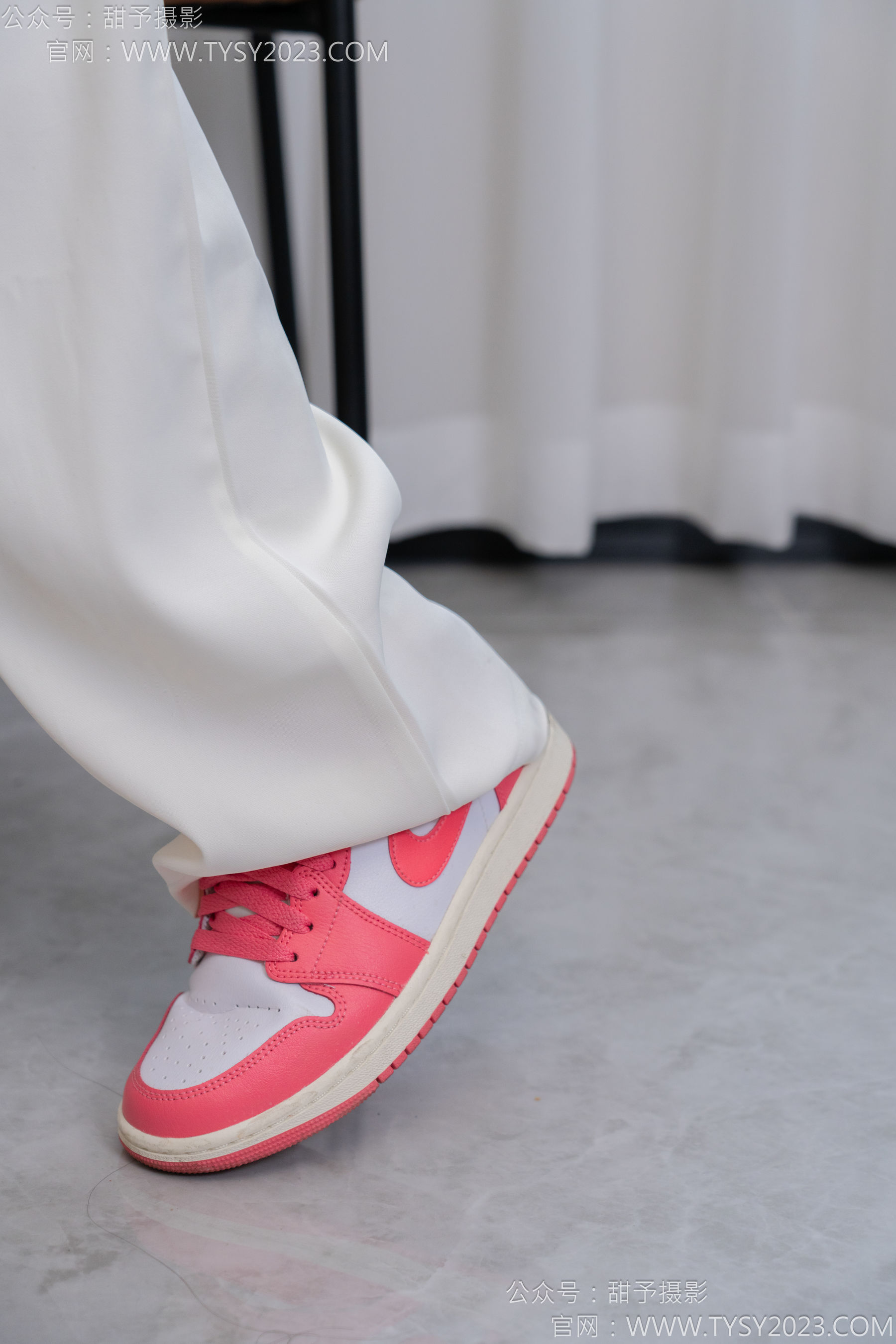 甜予摄影 No.124 梦梦 - 板鞋、白棉袜、裸足/(135P)