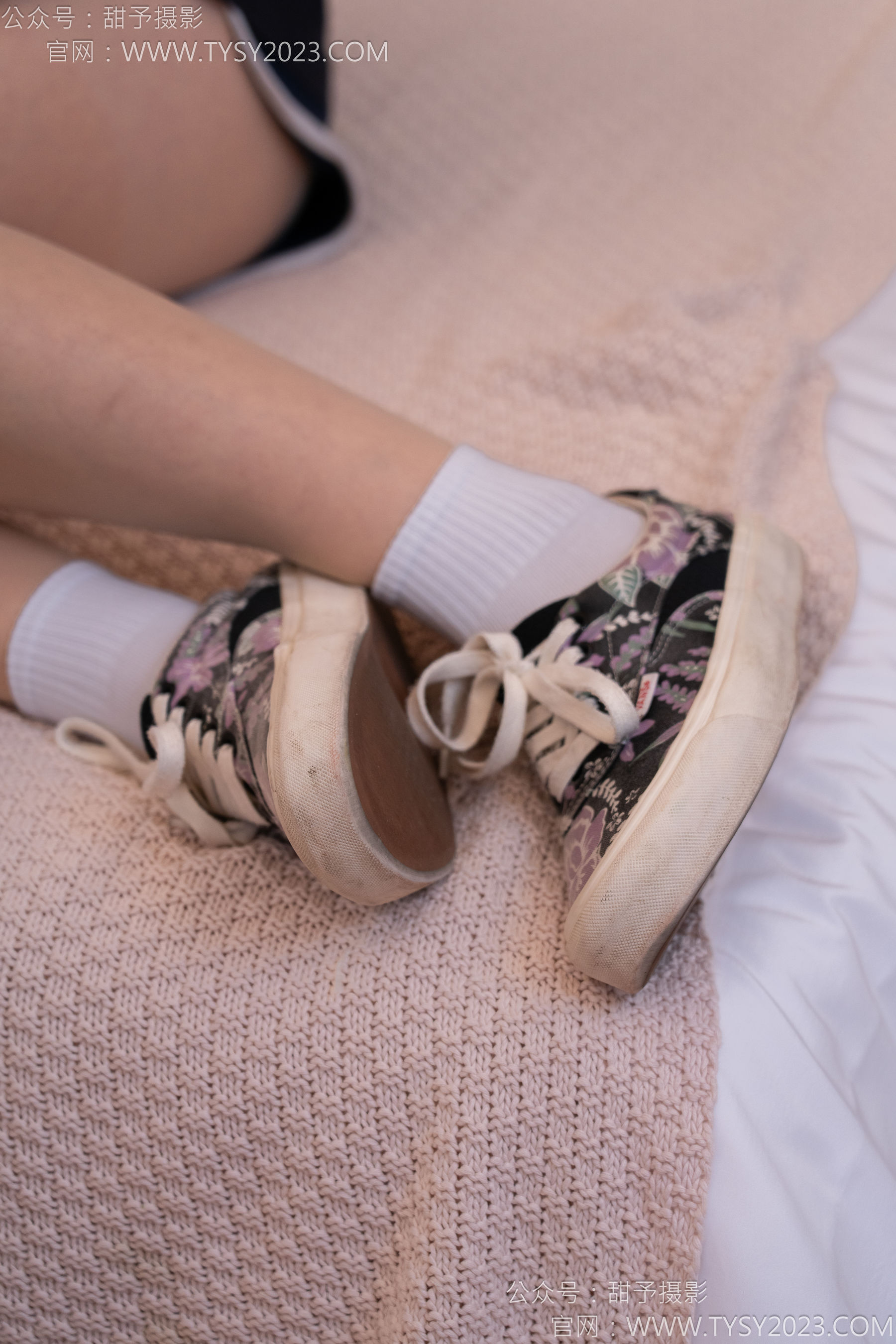 甜予摄影 No.140 思思&双人 - 板鞋、白棉袜、肉丝/(130P)