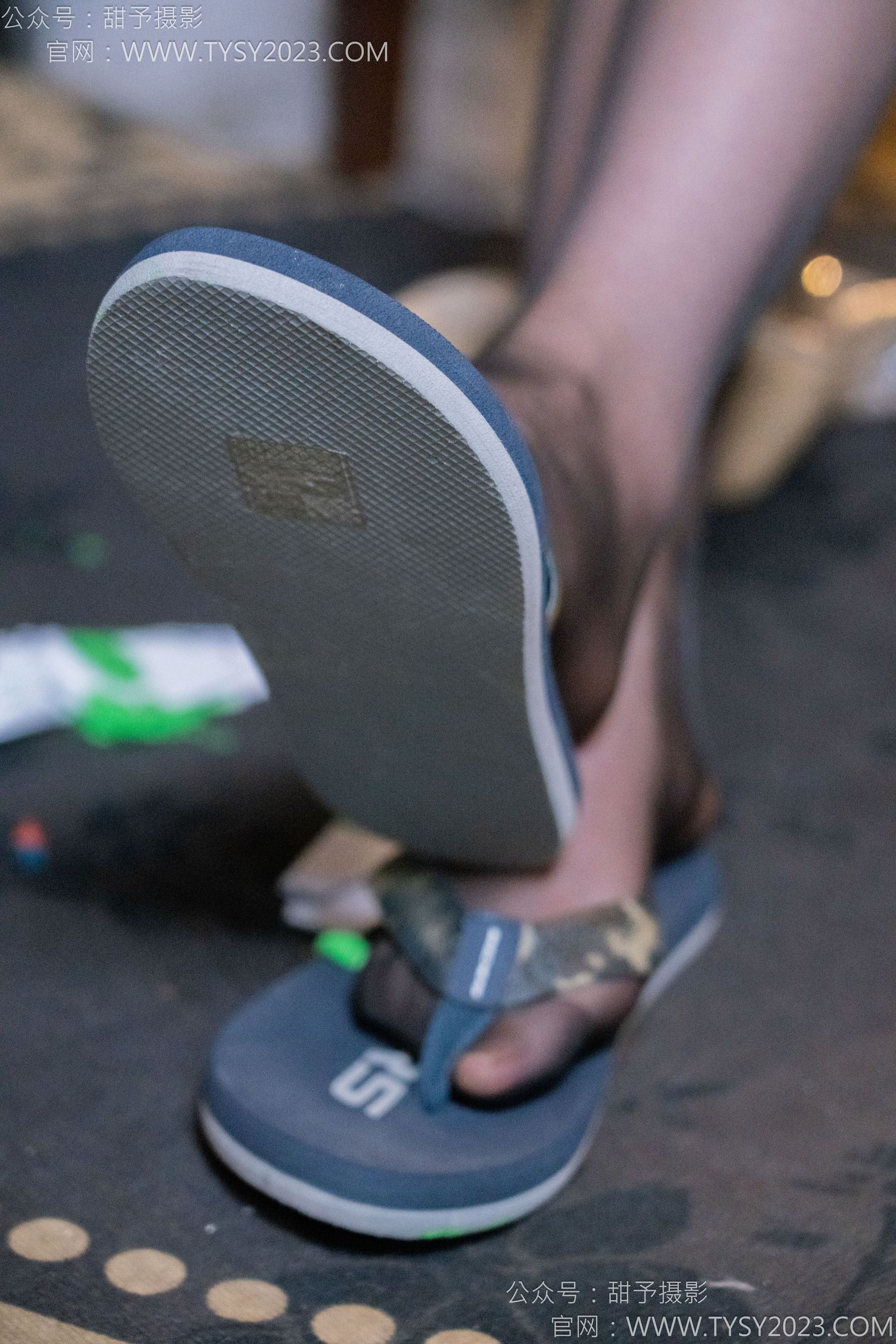 甜予摄影 No.128 璇璇 - 拖鞋、高跟鞋、薄灰丝、薄黑丝、踩小房子剧情/(127P)