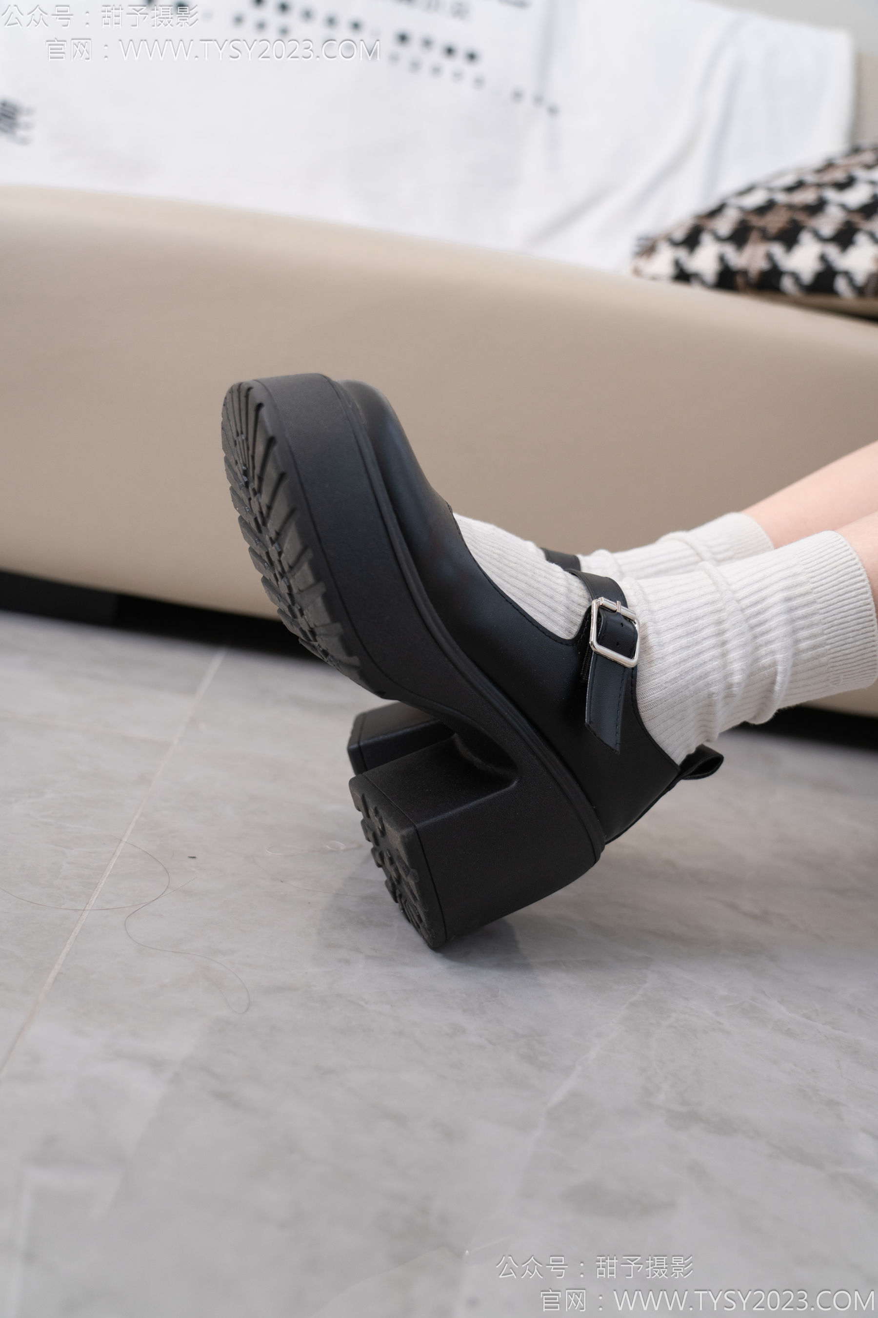 甜予摄影 No.127 丹丹 - 皮鞋、白棉袜、裸足/(145P)