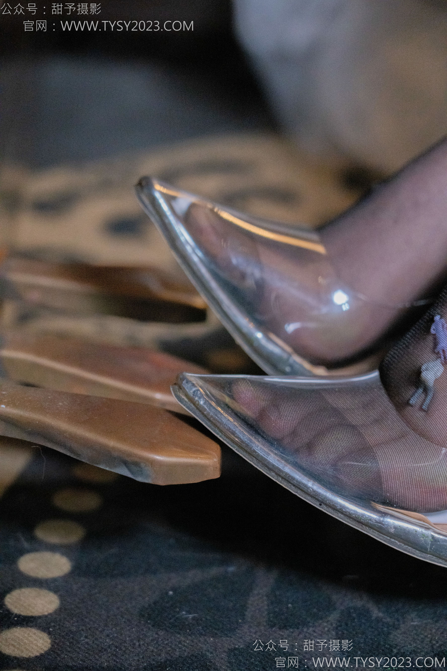 甜予摄影 No.128 璇璇 - 拖鞋、高跟鞋、薄灰丝、薄黑丝、踩小房子剧情/(127P)