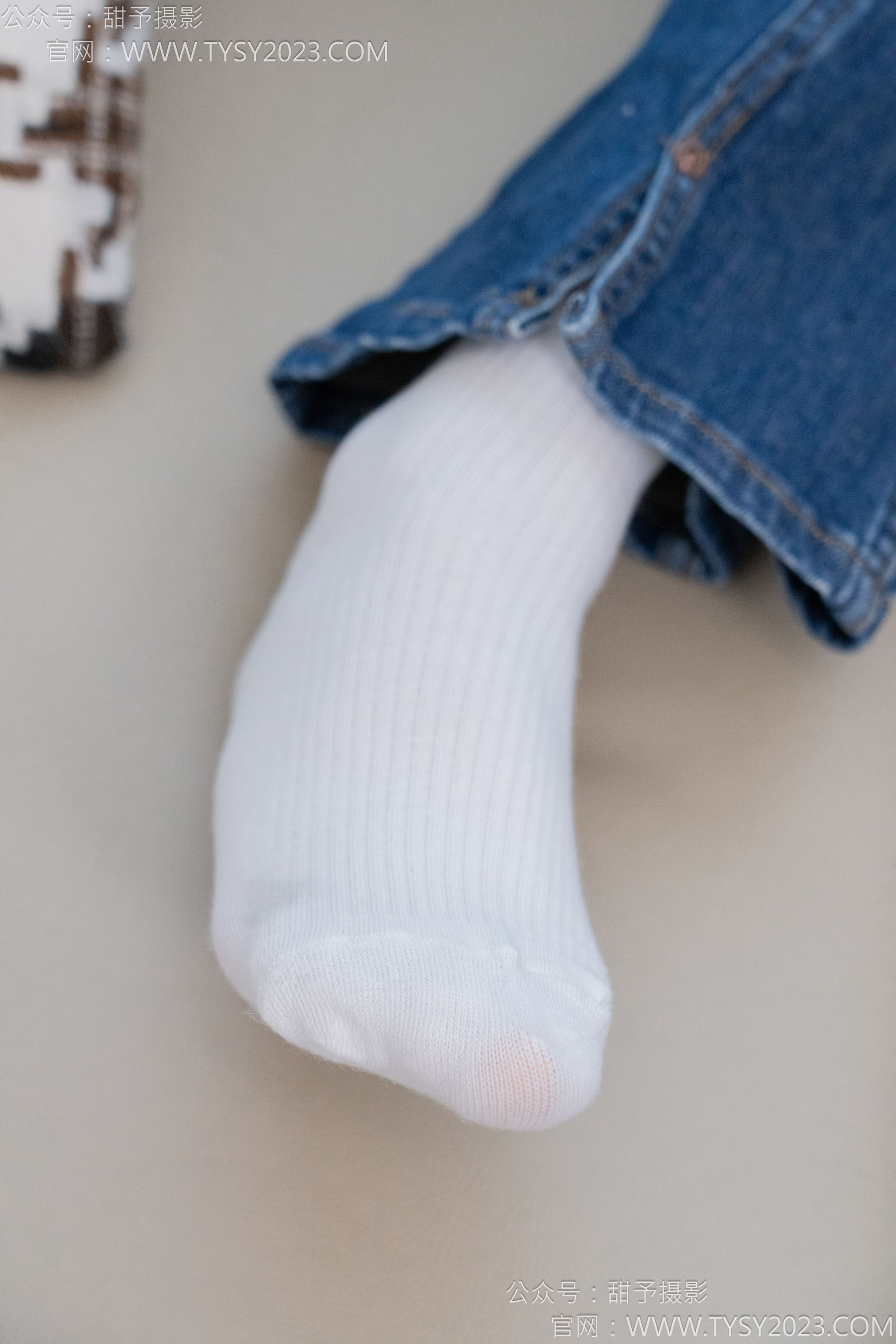 甜予摄影 No.132 诺诺 - 板鞋、白棉袜、裸足/(129P)