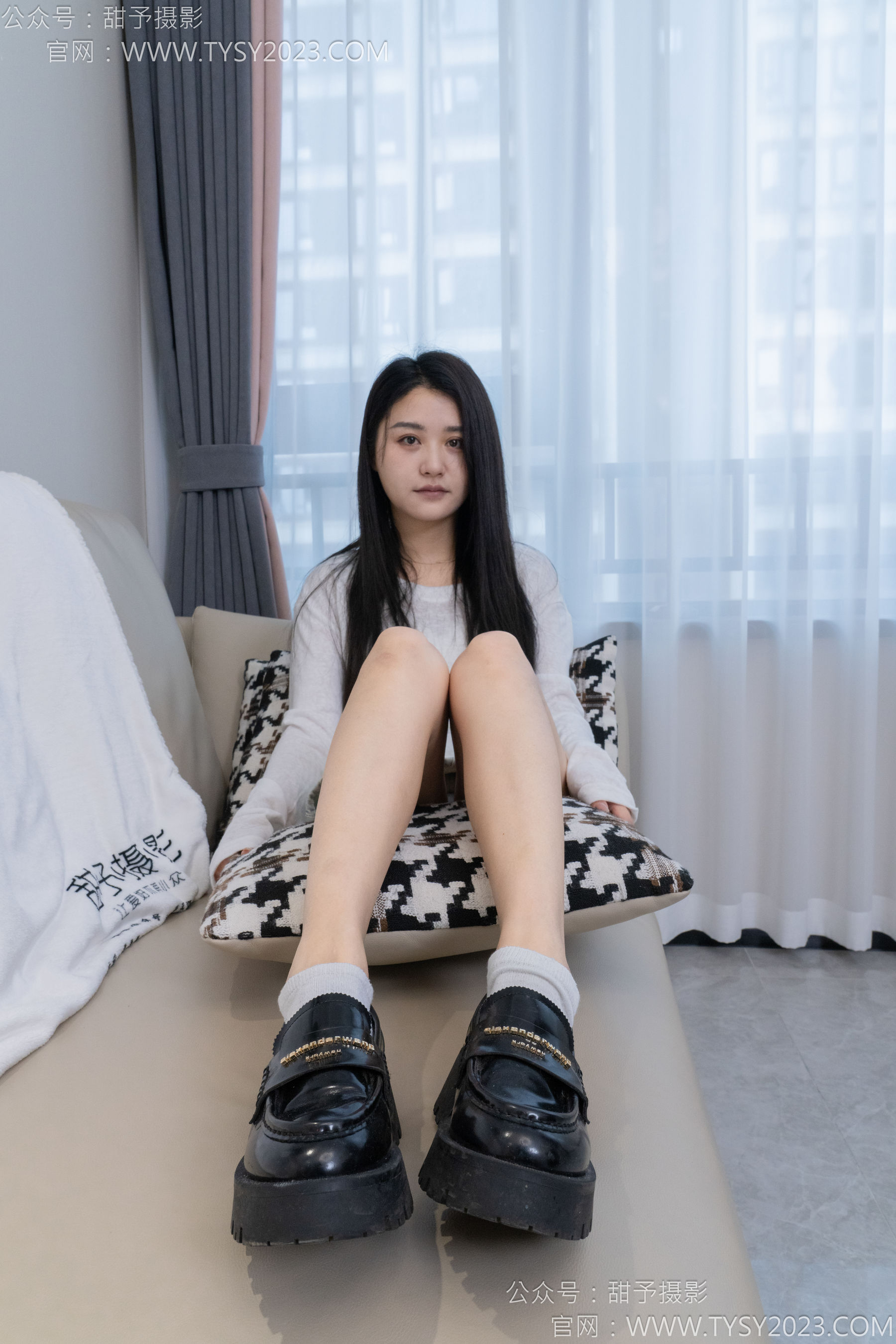 甜予摄影 No.130 澜澜 - 皮鞋、白棉袜、裸足、掉袜子剧情/(130P)