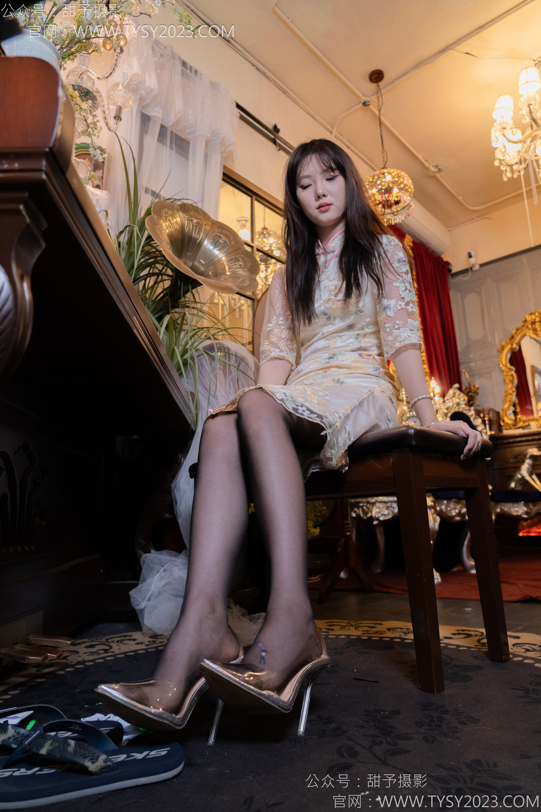 甜予摄影 No.128 璇璇 - 拖鞋、高跟鞋、薄灰丝、薄黑丝、踩小房子剧情/(127P)