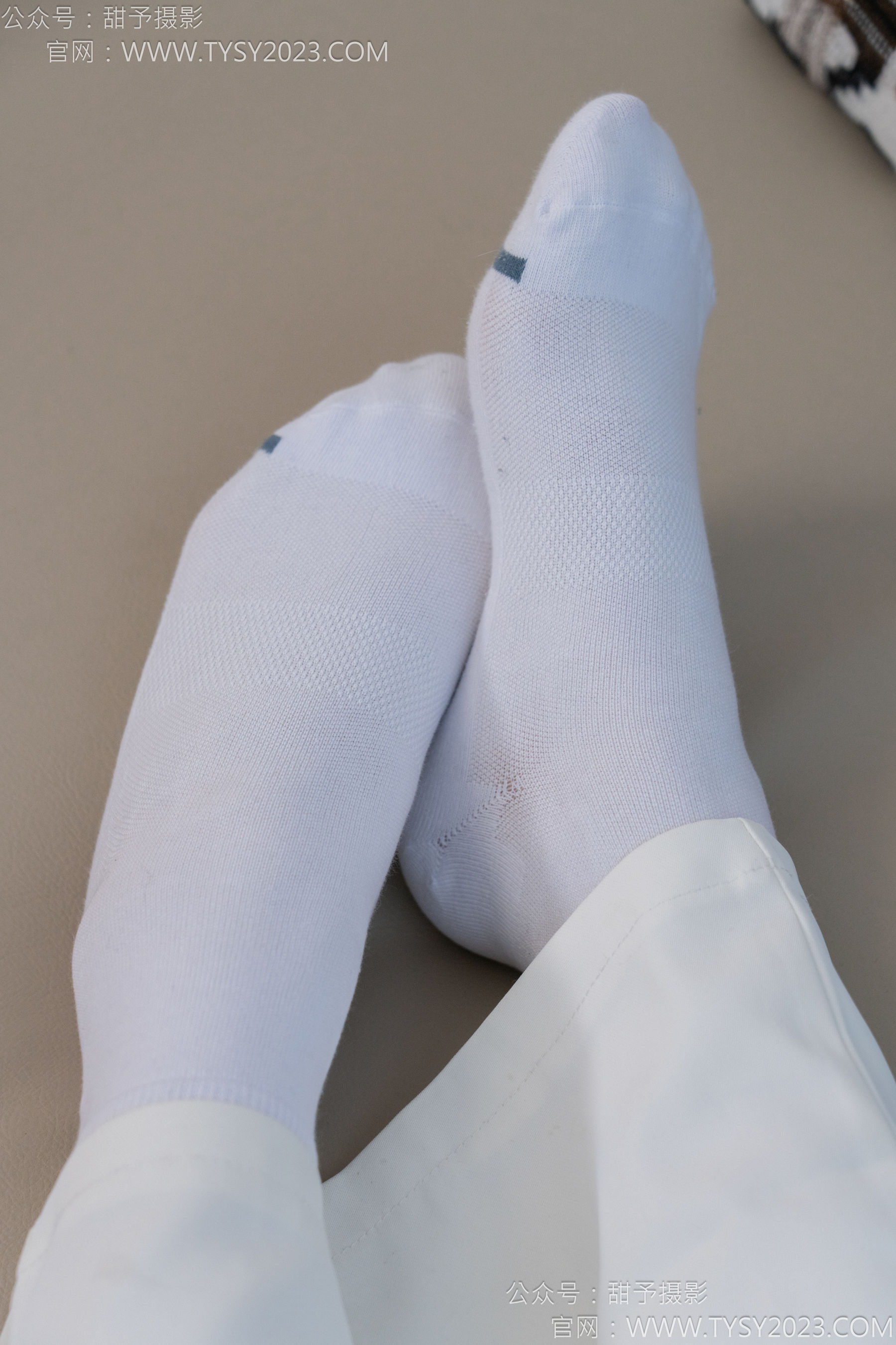 甜予摄影 No.124 梦梦 - 板鞋、白棉袜、裸足/(135P)