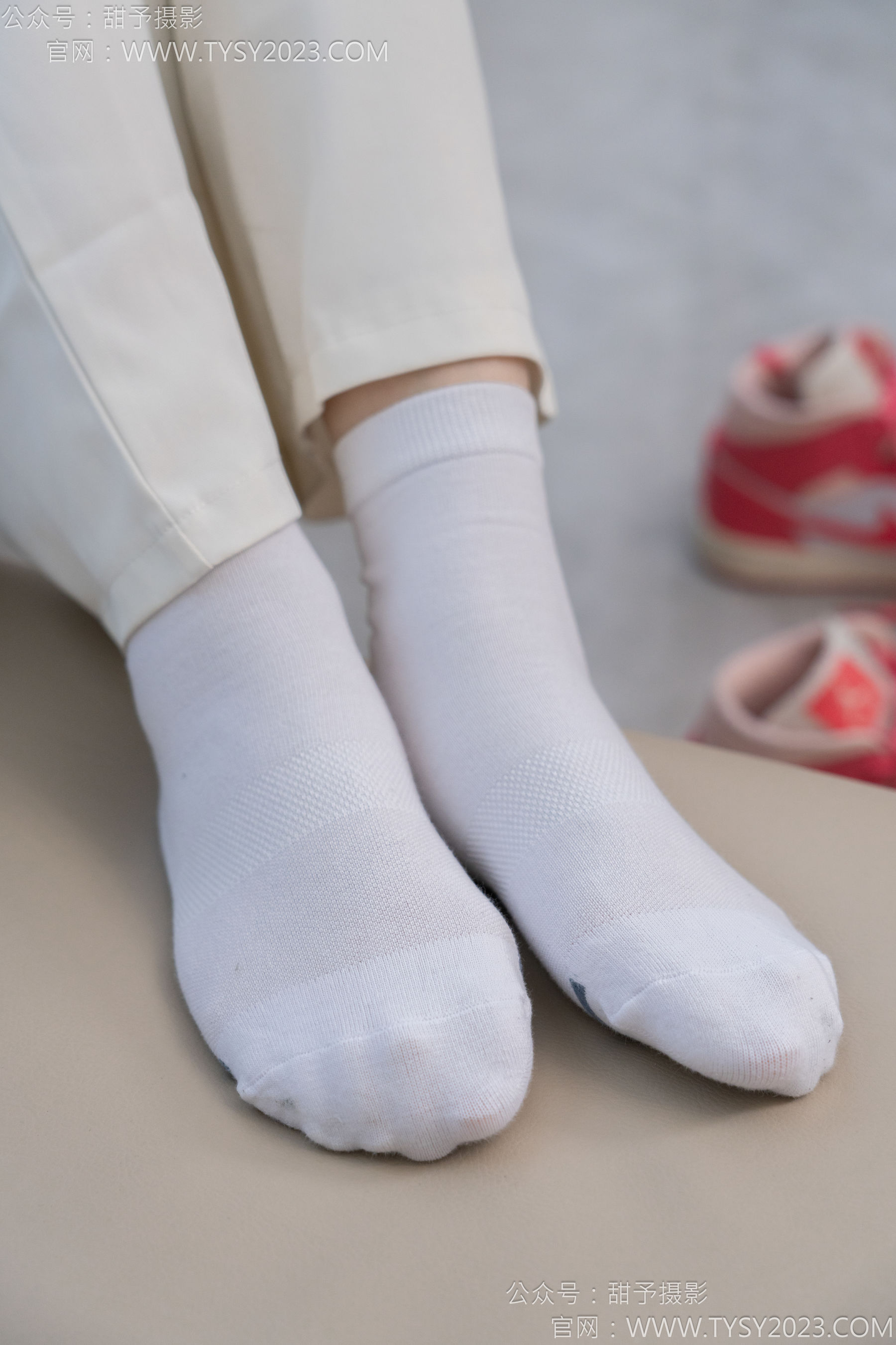 甜予摄影 No.124 梦梦 - 板鞋、白棉袜、裸足/(135P)