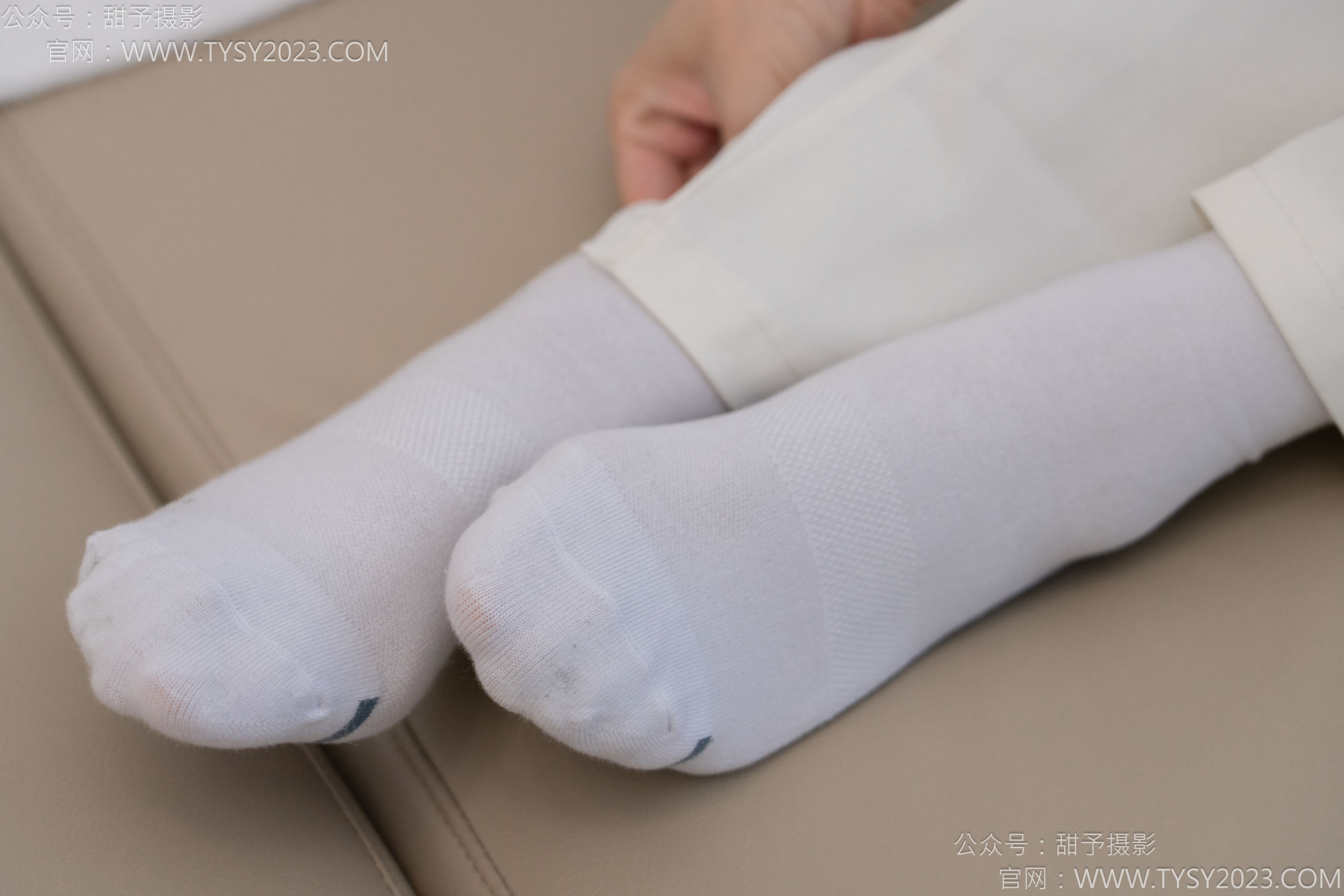 甜予摄影 No.124 梦梦 - 板鞋、白棉袜、裸足/(135P)