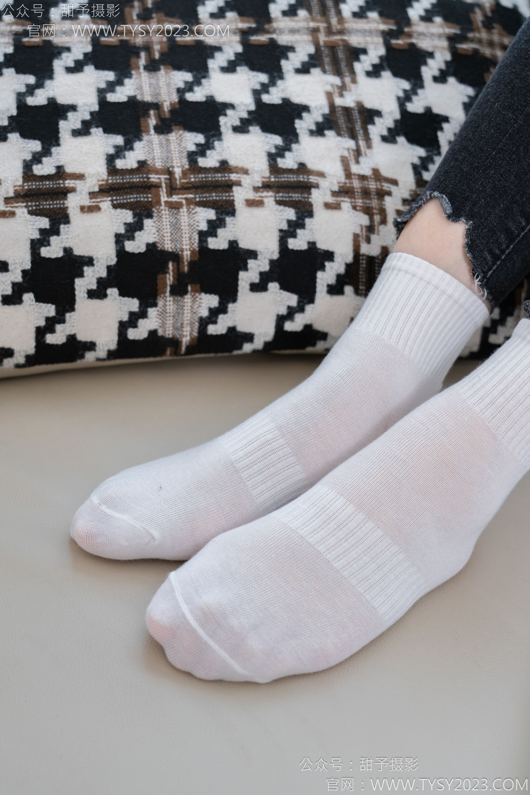 甜予摄影 No.133 梦梦 - 长靴、白棉袜、裸足/(135P)