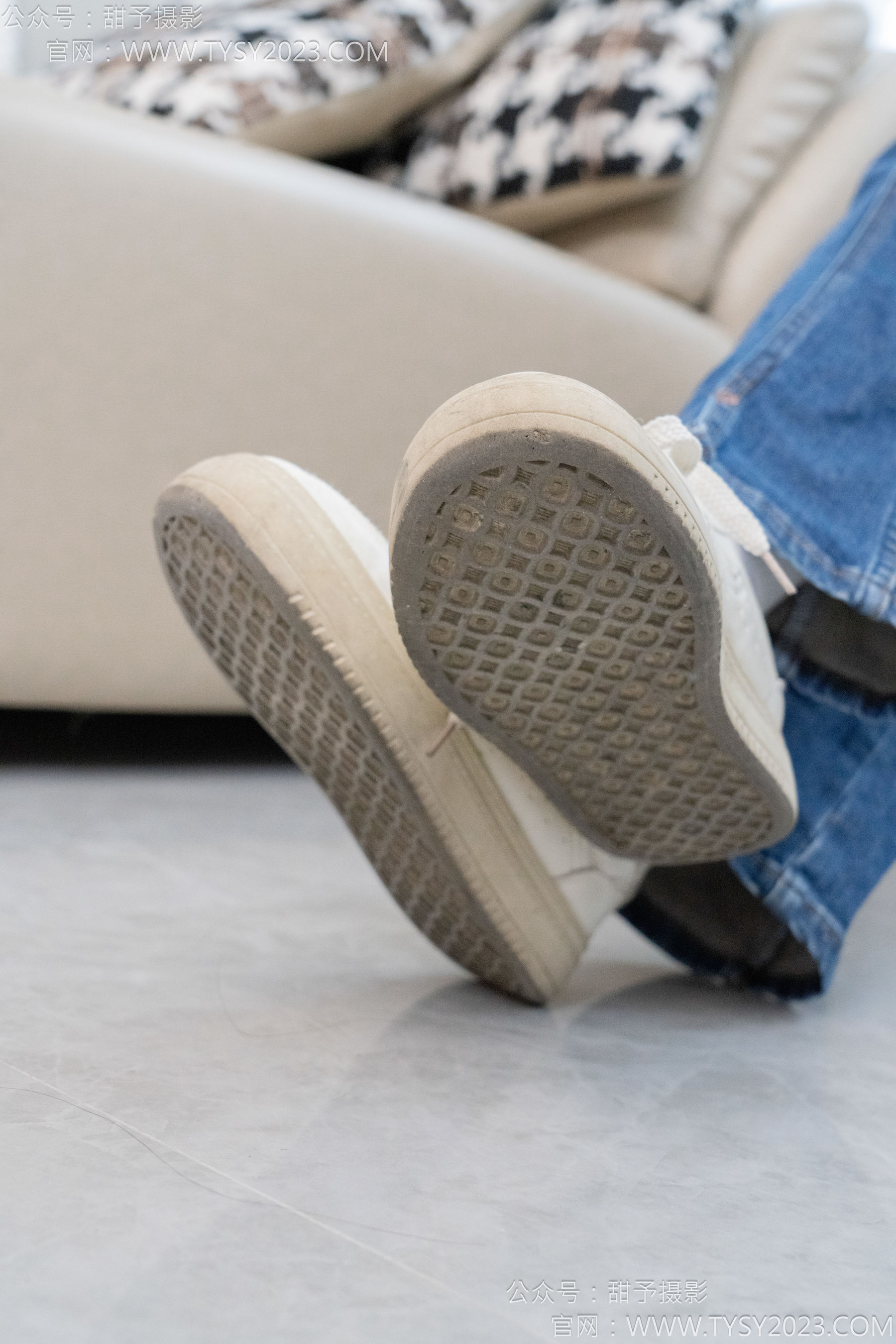 甜予摄影 No.132 诺诺 - 板鞋、白棉袜、裸足/(129P)