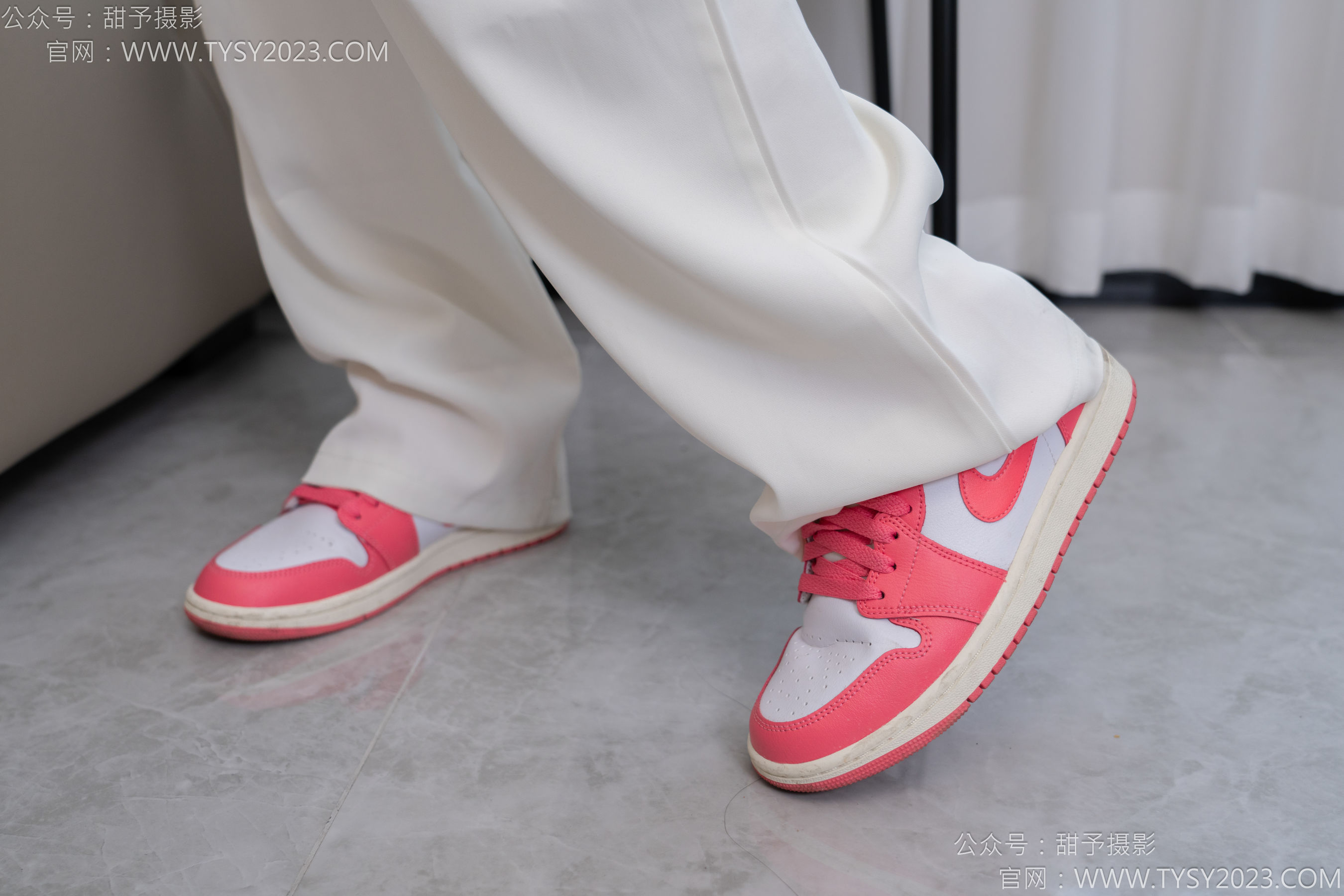 甜予摄影 No.124 梦梦 - 板鞋、白棉袜、裸足/(135P)