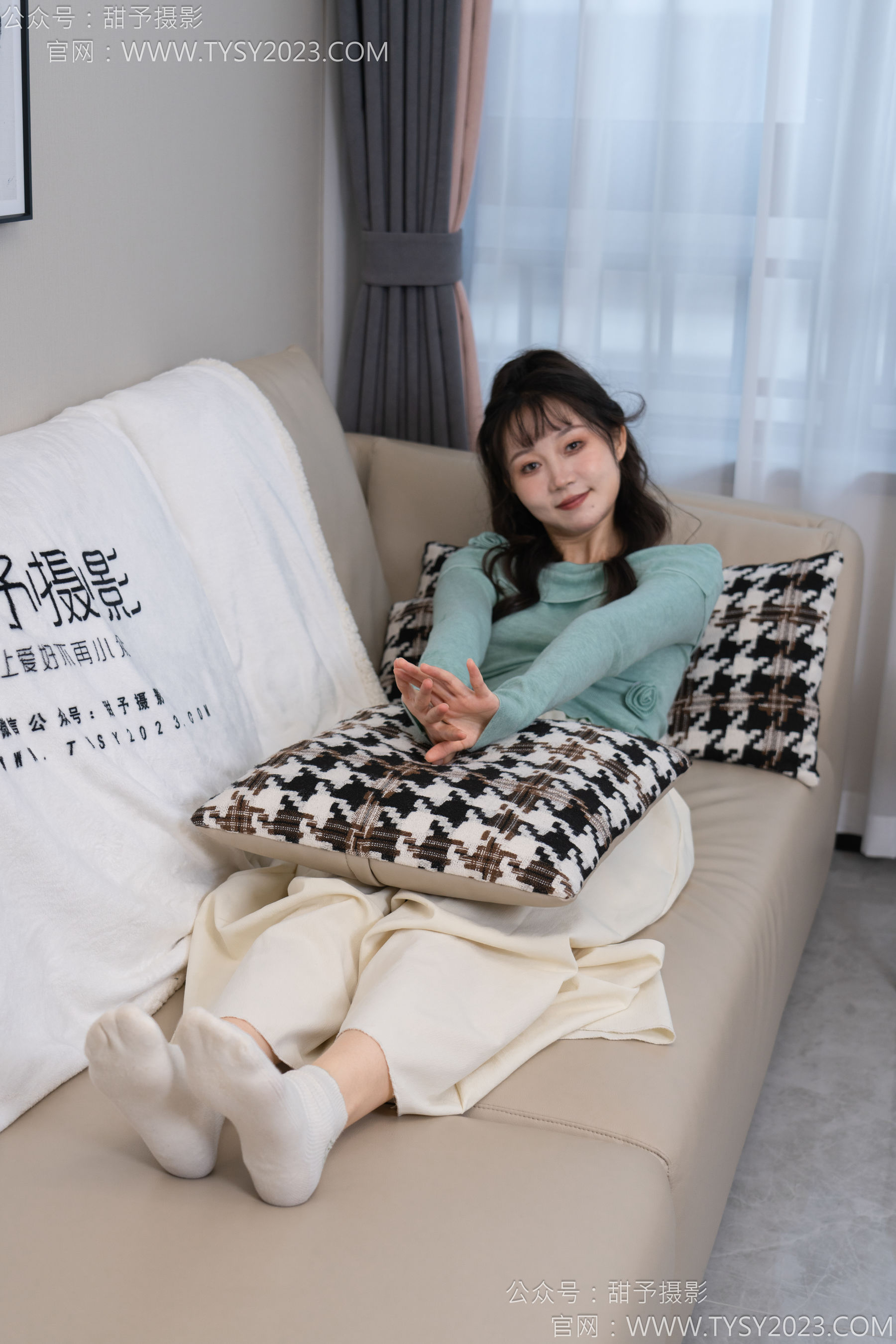 甜予摄影 No.125 丹丹 - 运动鞋、白棉袜、裸足/(139P)