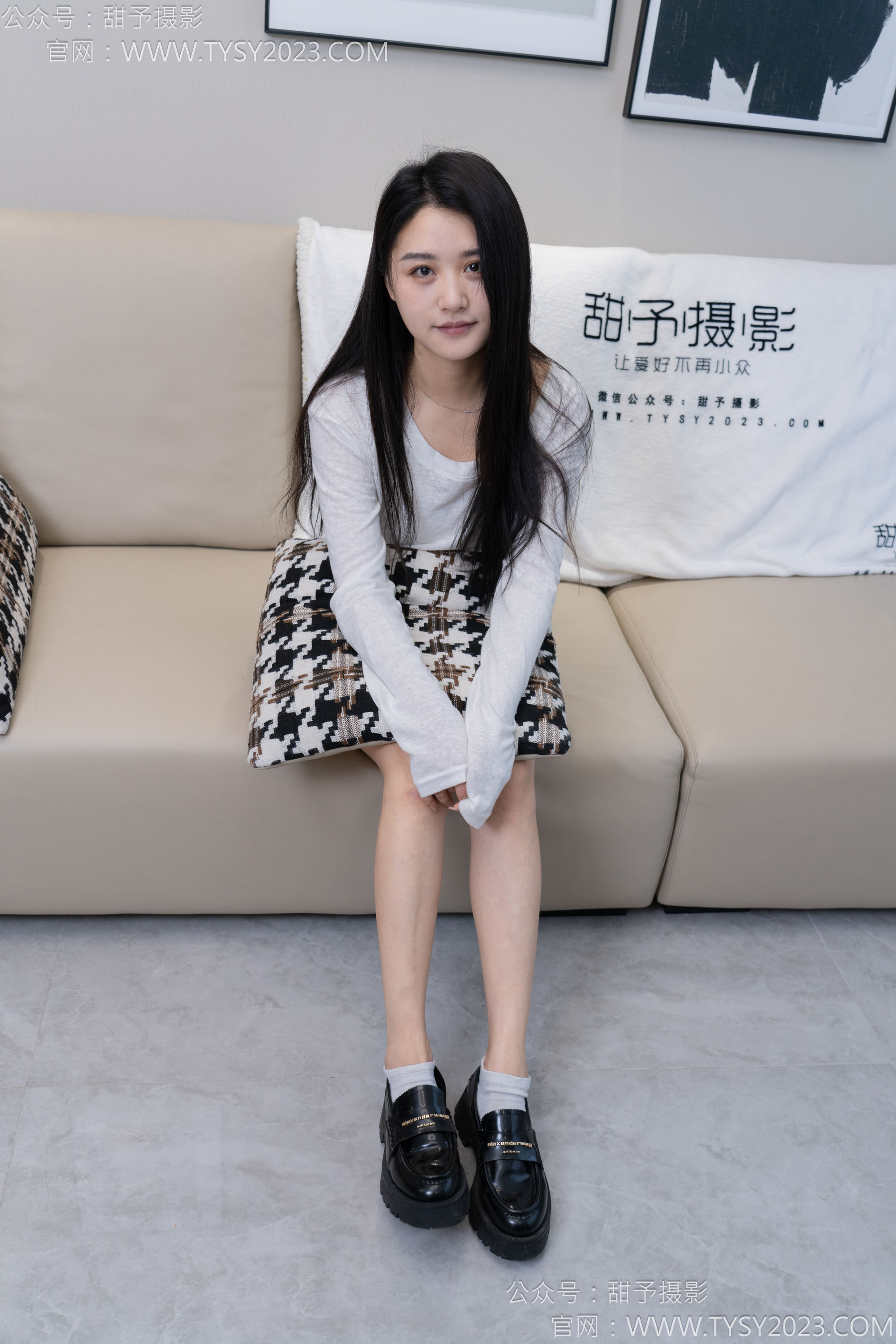 甜予摄影 No.130 澜澜 - 皮鞋、白棉袜、裸足、掉袜子剧情/(130P)