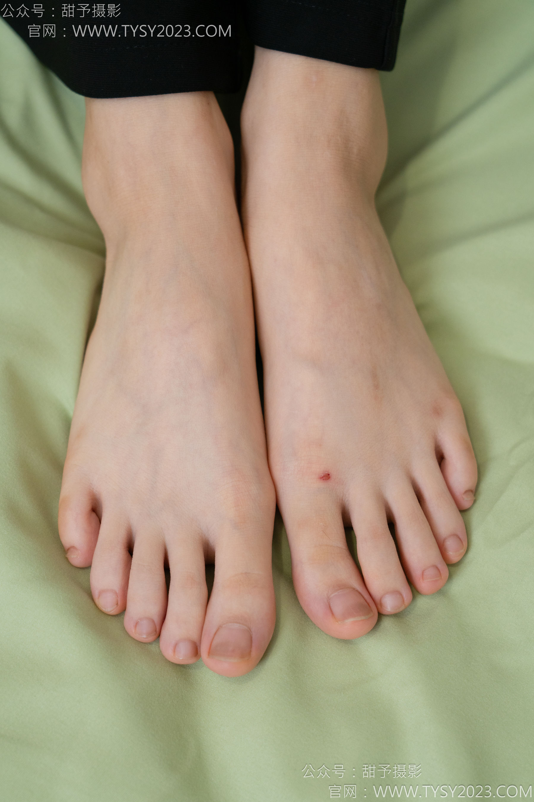 甜予摄影 No.135 思思 - 板鞋、白棉袜、裸足/(135P)