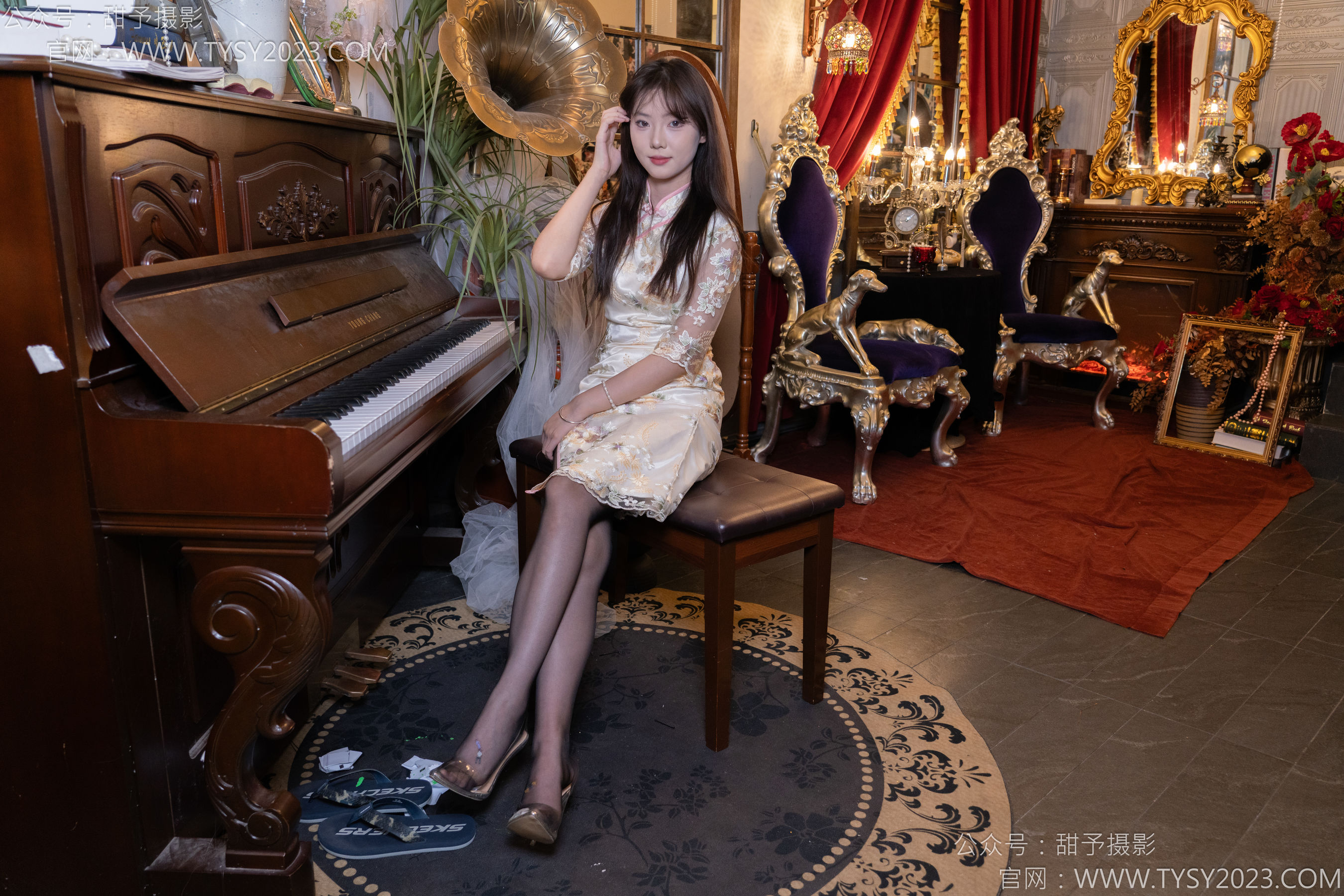 甜予摄影 No.128 璇璇 - 拖鞋、高跟鞋、薄灰丝、薄黑丝、踩小房子剧情/(127P)