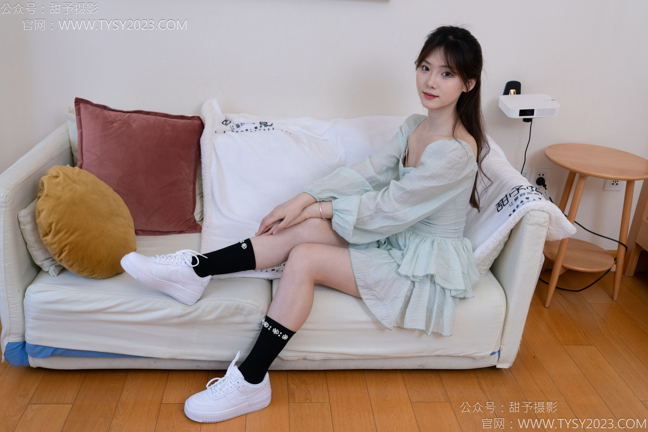 甜予摄影 No.136 璇璇 - 板鞋、黑棉袜/(203P)