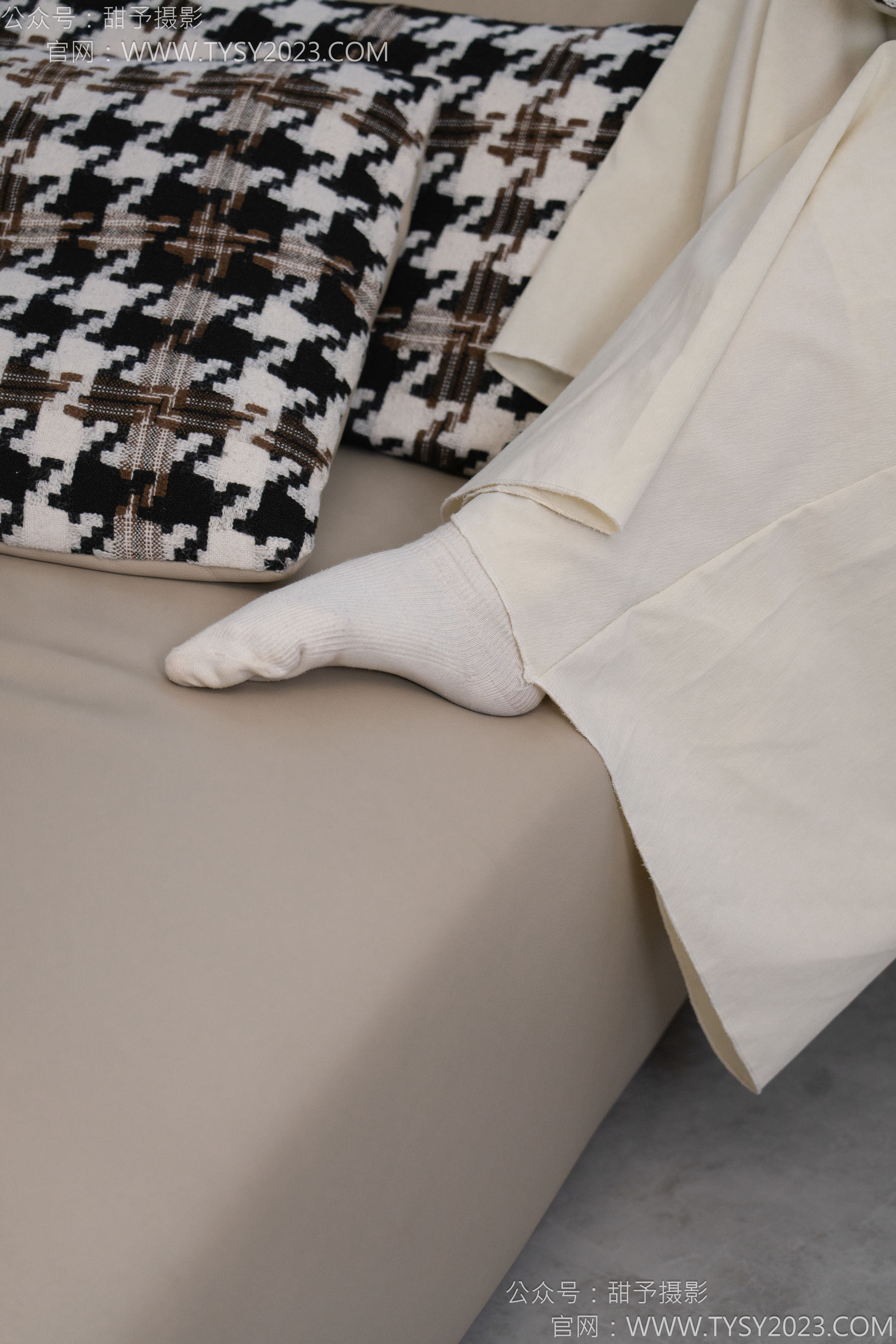 甜予摄影 No.125 丹丹 - 运动鞋、白棉袜、裸足/(139P)