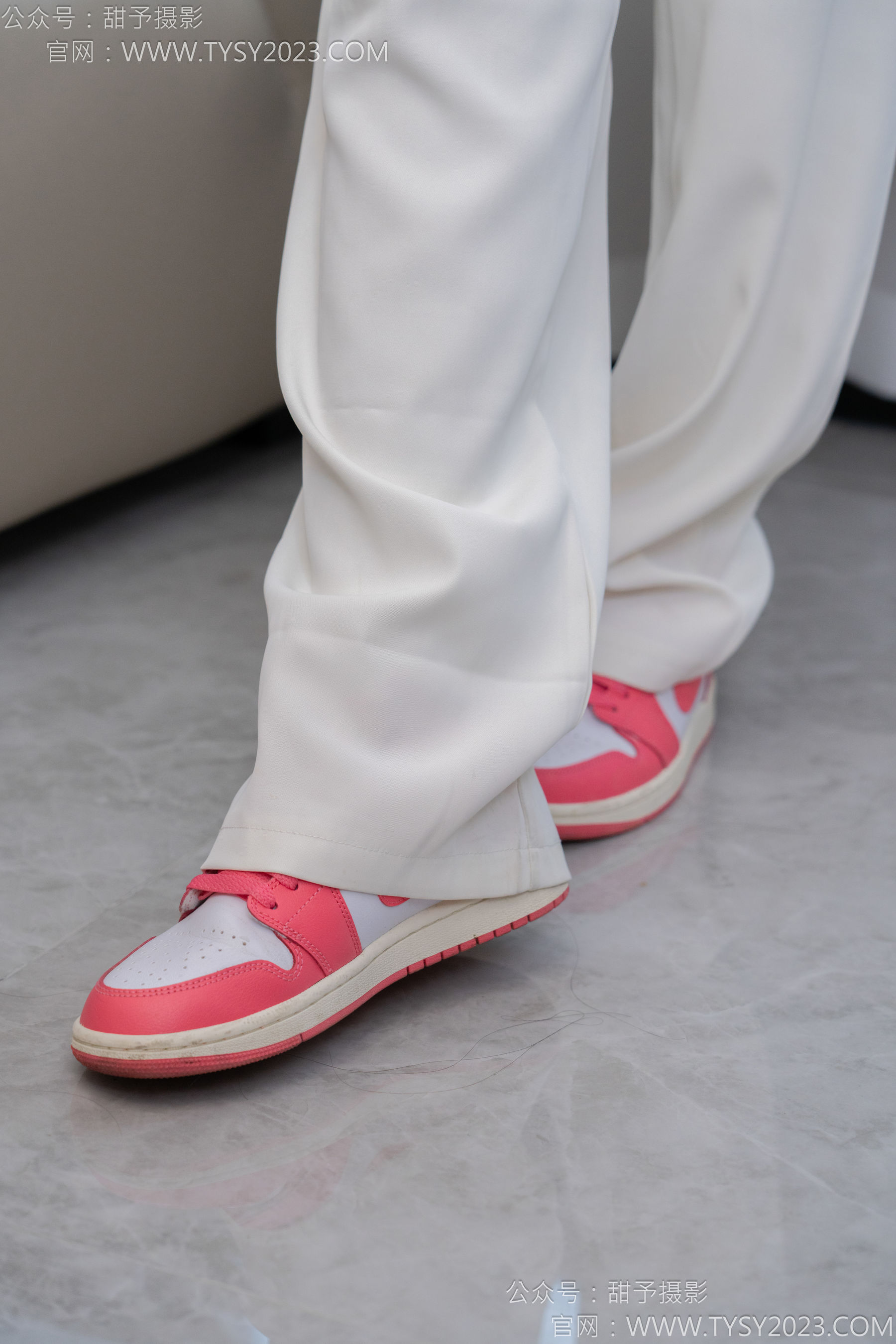 甜予摄影 No.124 梦梦 - 板鞋、白棉袜、裸足/(135P)