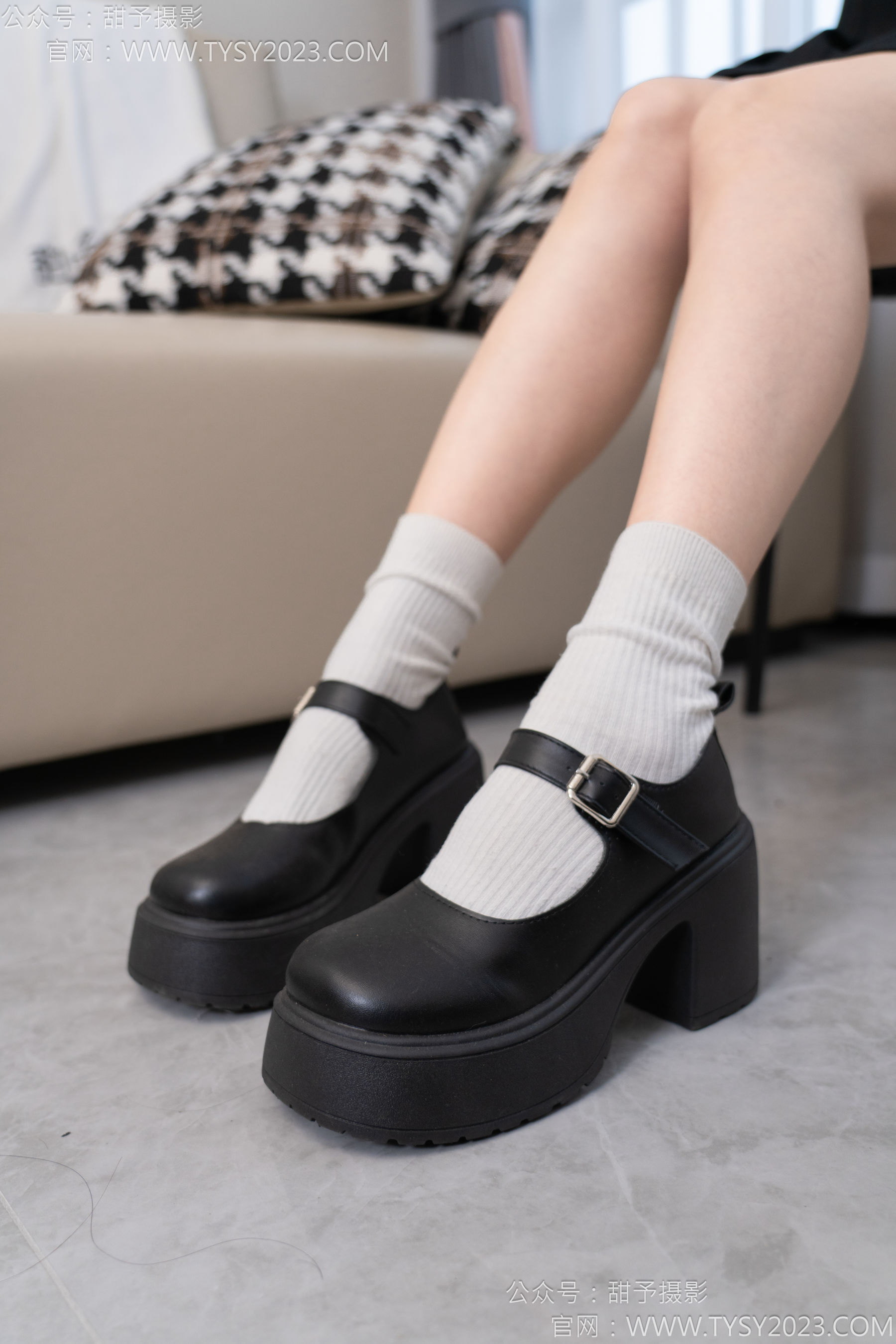 甜予摄影 No.127 丹丹 - 皮鞋、白棉袜、裸足/(145P)