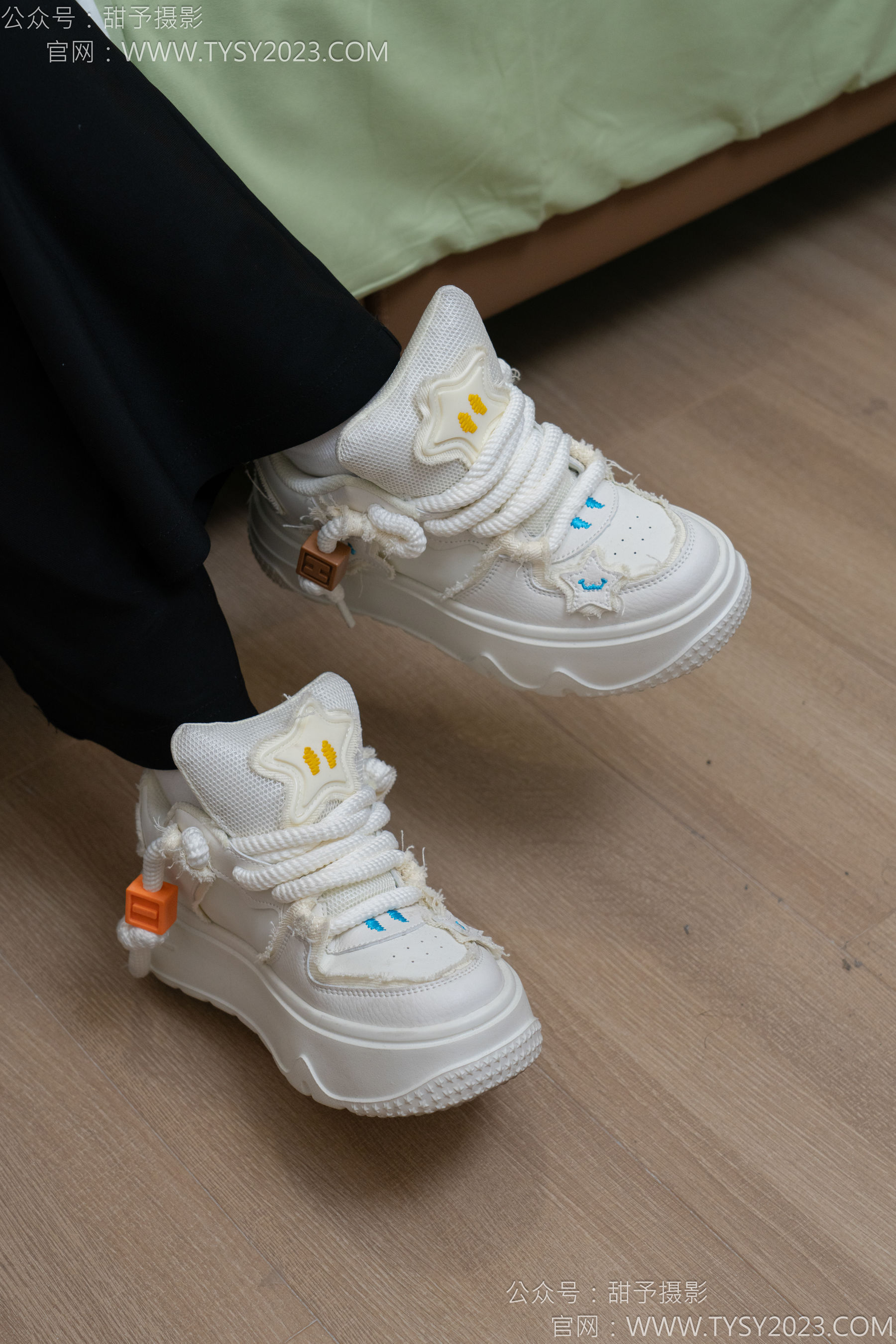 甜予摄影 No.135 思思 - 板鞋、白棉袜、裸足/(135P)