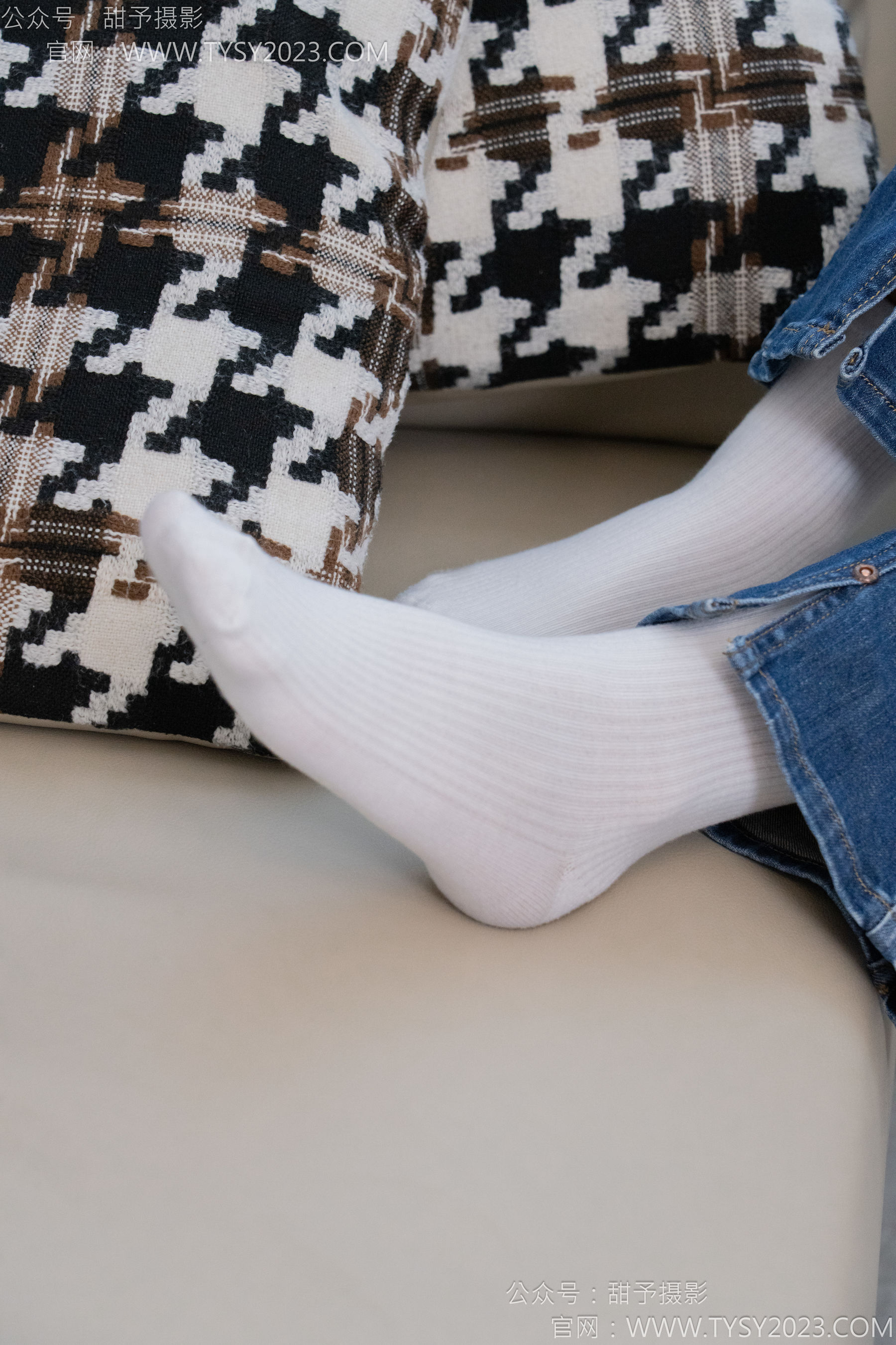 甜予摄影 No.132 诺诺 - 板鞋、白棉袜、裸足/(129P)