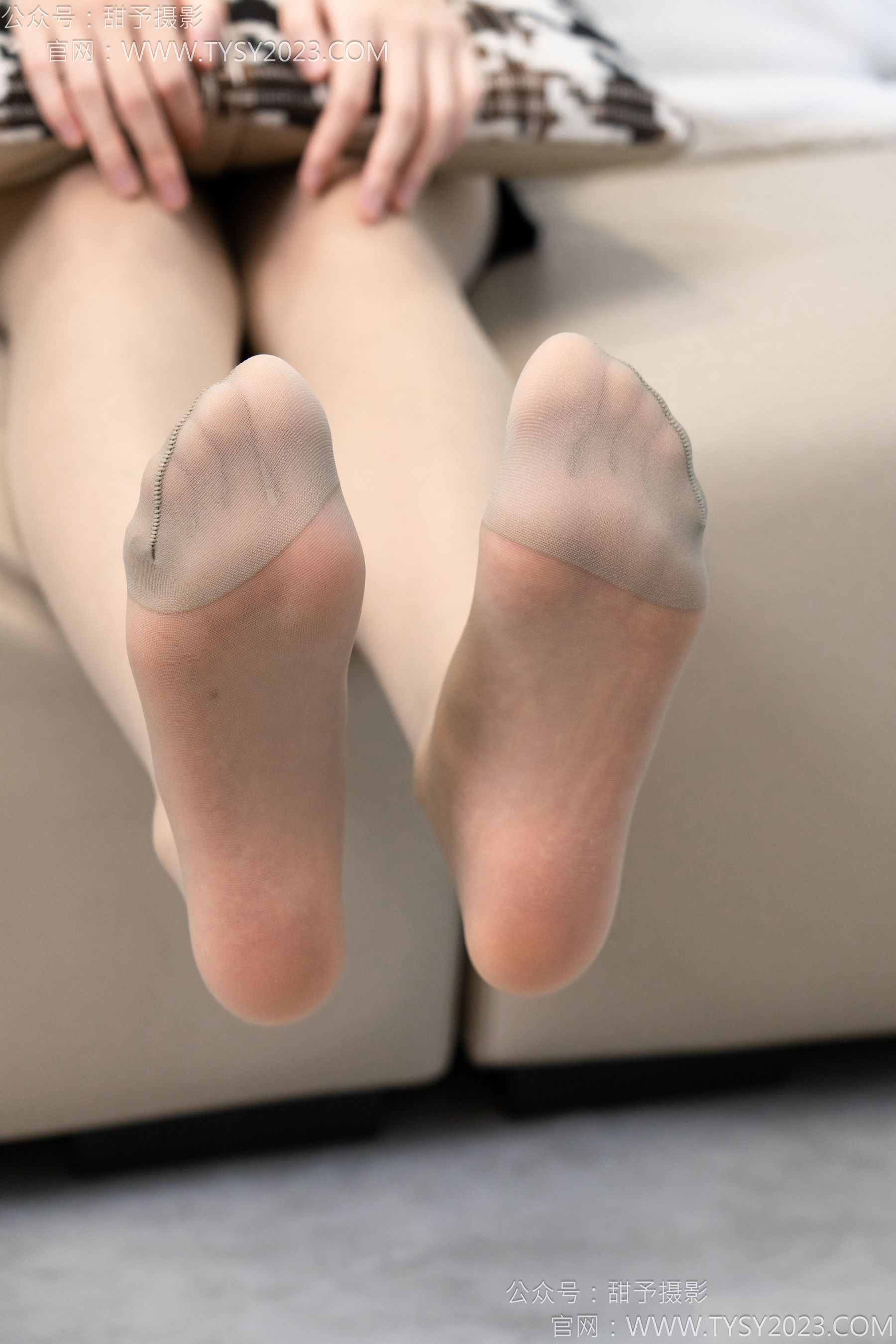甜予摄影 No.134 璇璇思思 - 高跟鞋、薄白丝、薄灰丝/(132P)