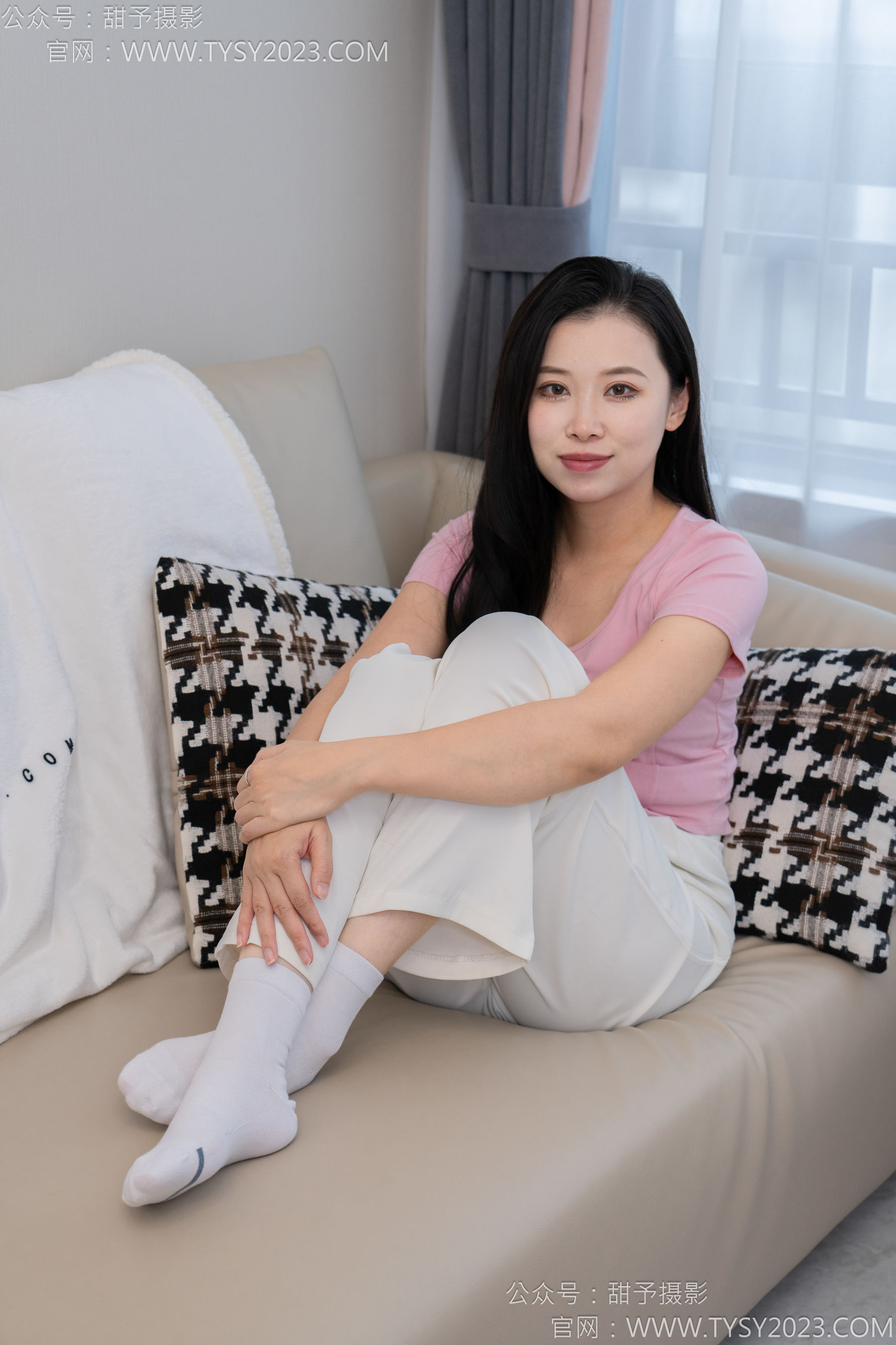 甜予摄影 No.124 梦梦 - 板鞋、白棉袜、裸足/(135P)