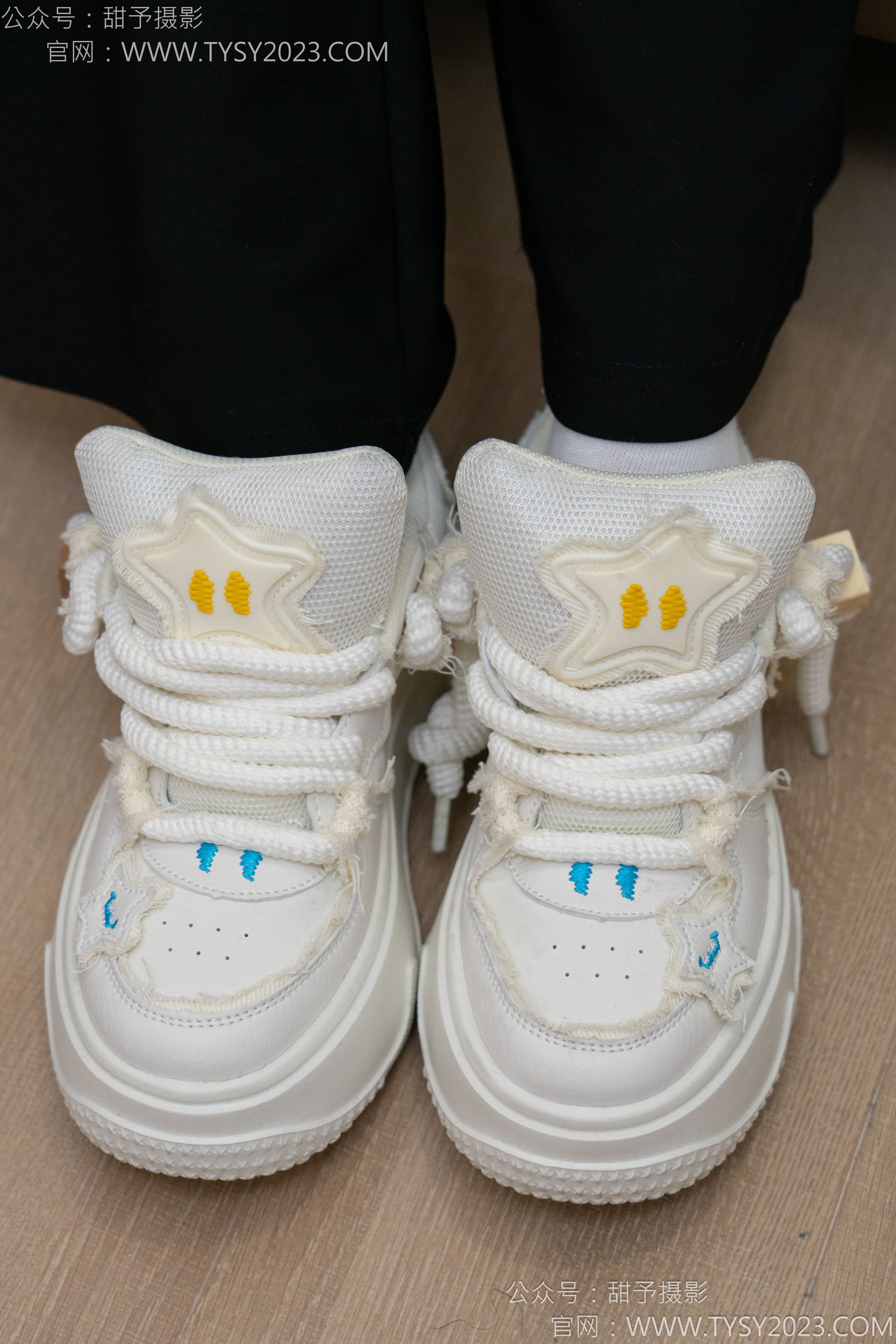 甜予摄影 No.135 思思 - 板鞋、白棉袜、裸足/(135P)