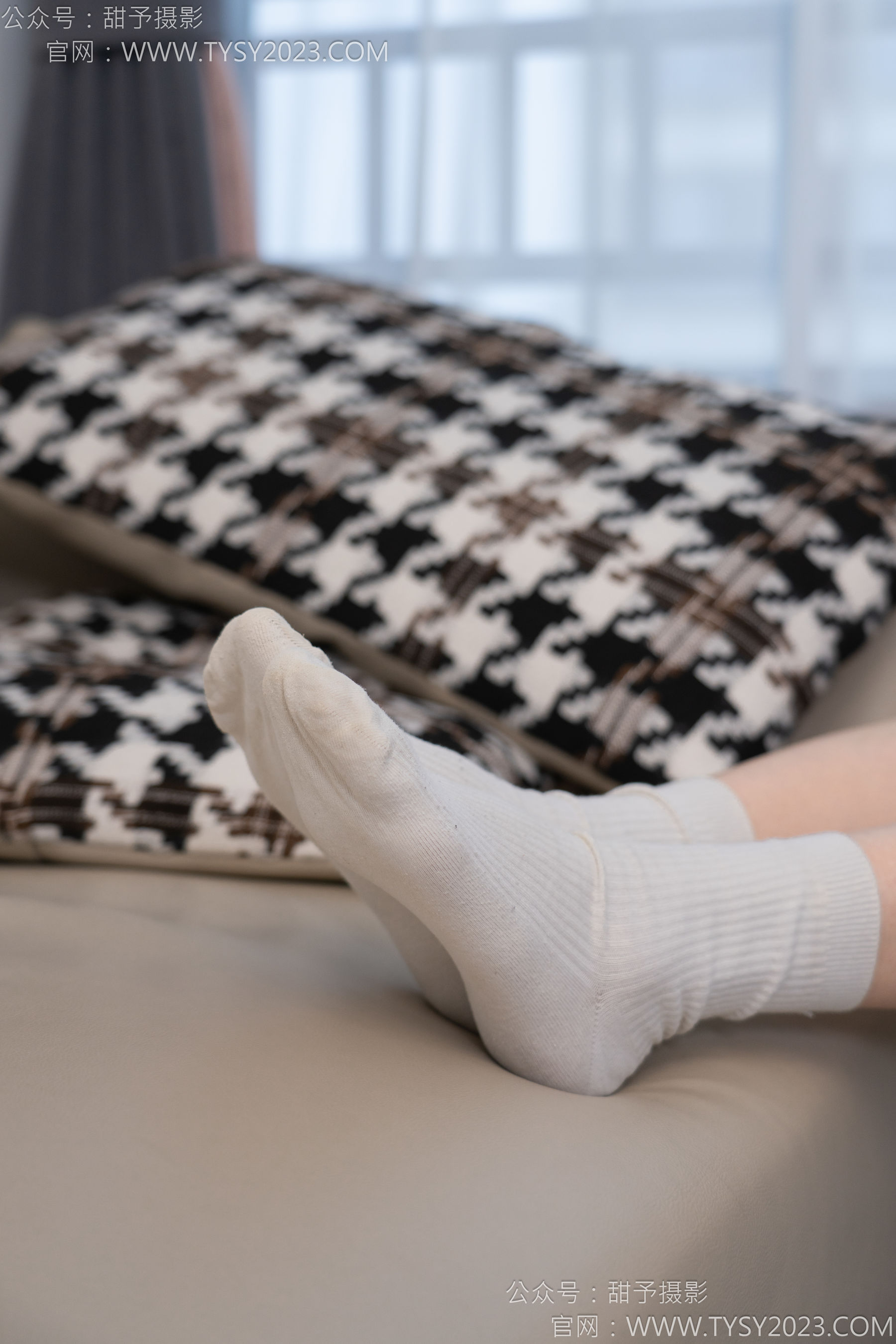 甜予摄影 No.127 丹丹 - 皮鞋、白棉袜、裸足/(145P)