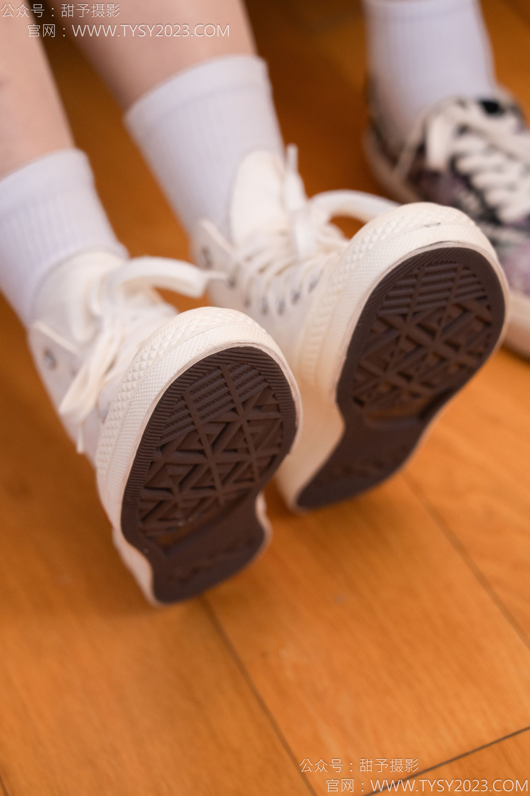 甜予摄影 No.140 思思&双人 - 板鞋、白棉袜、肉丝/(130P)