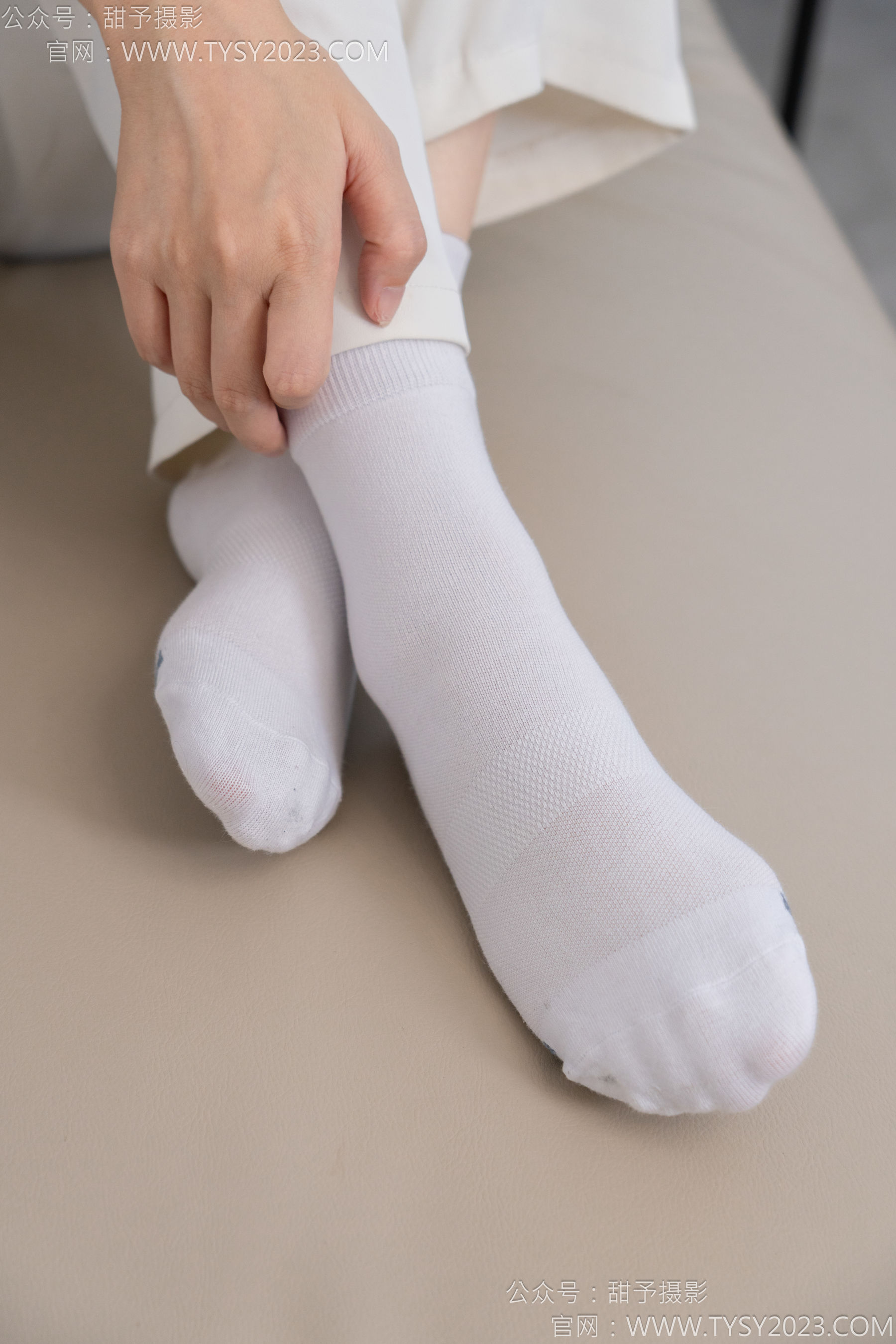 甜予摄影 No.124 梦梦 - 板鞋、白棉袜、裸足/(135P)
