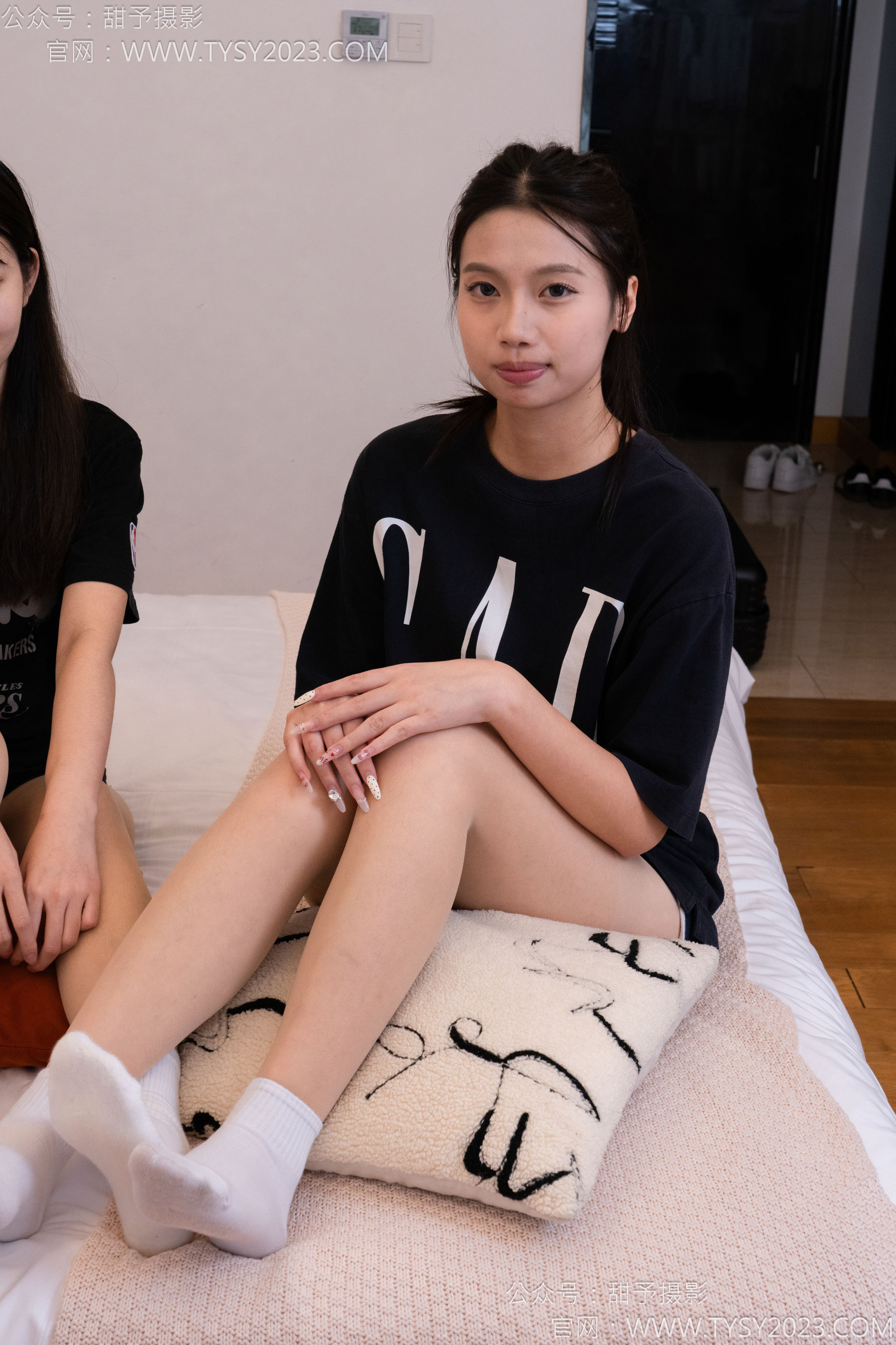 甜予摄影 No.140 思思&双人 - 板鞋、白棉袜、肉丝/(130P)