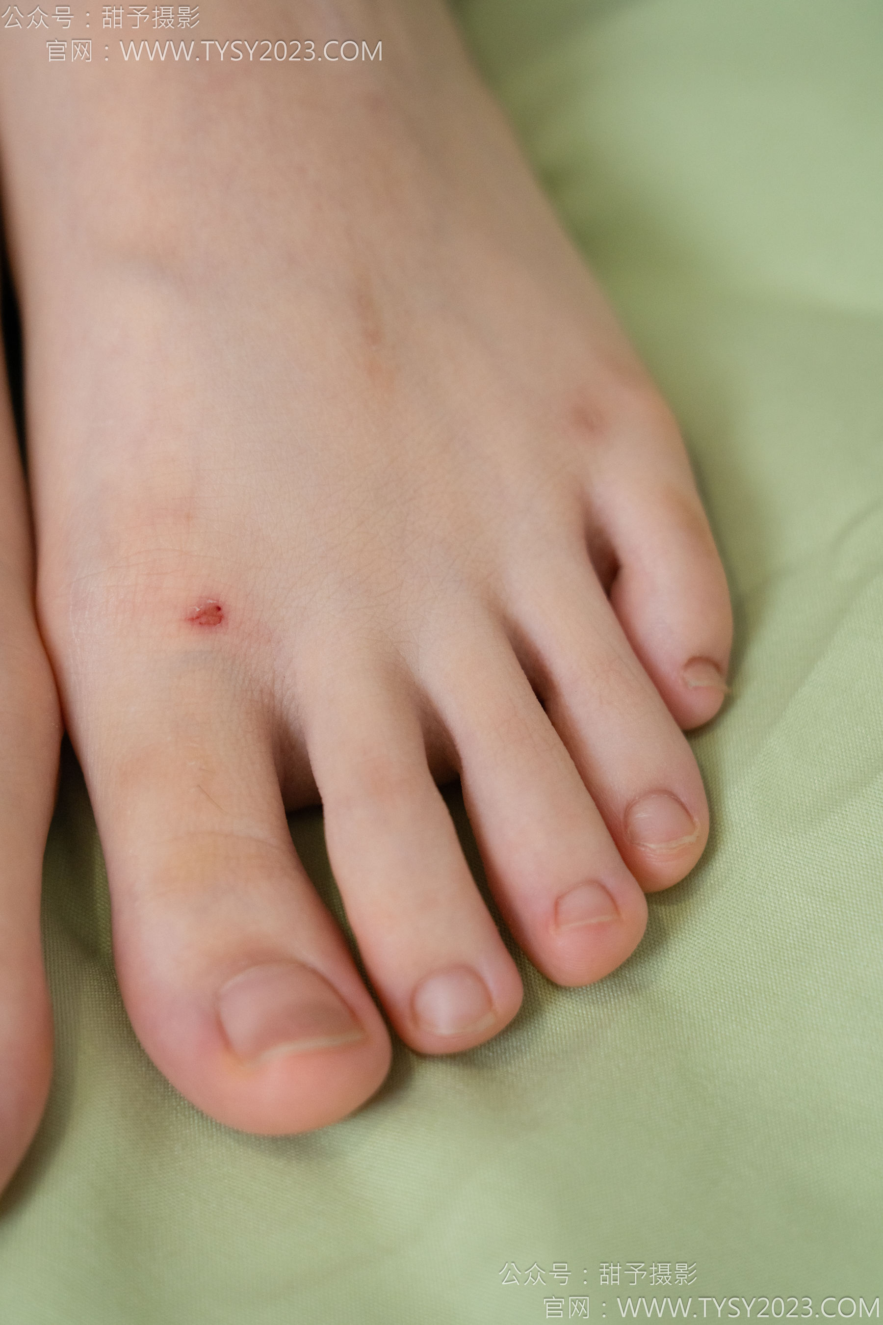 甜予摄影 No.135 思思 - 板鞋、白棉袜、裸足/(135P)