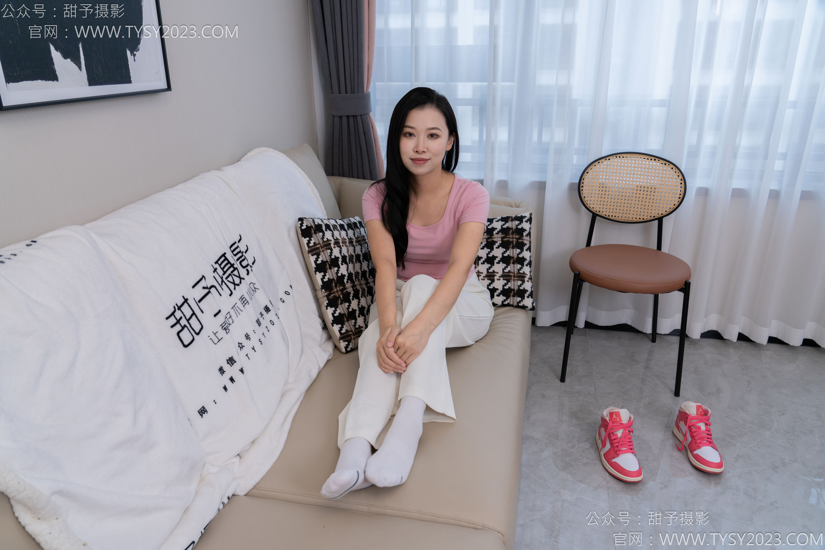 甜予摄影 No.124 梦梦 - 板鞋、白棉袜、裸足/(135P)