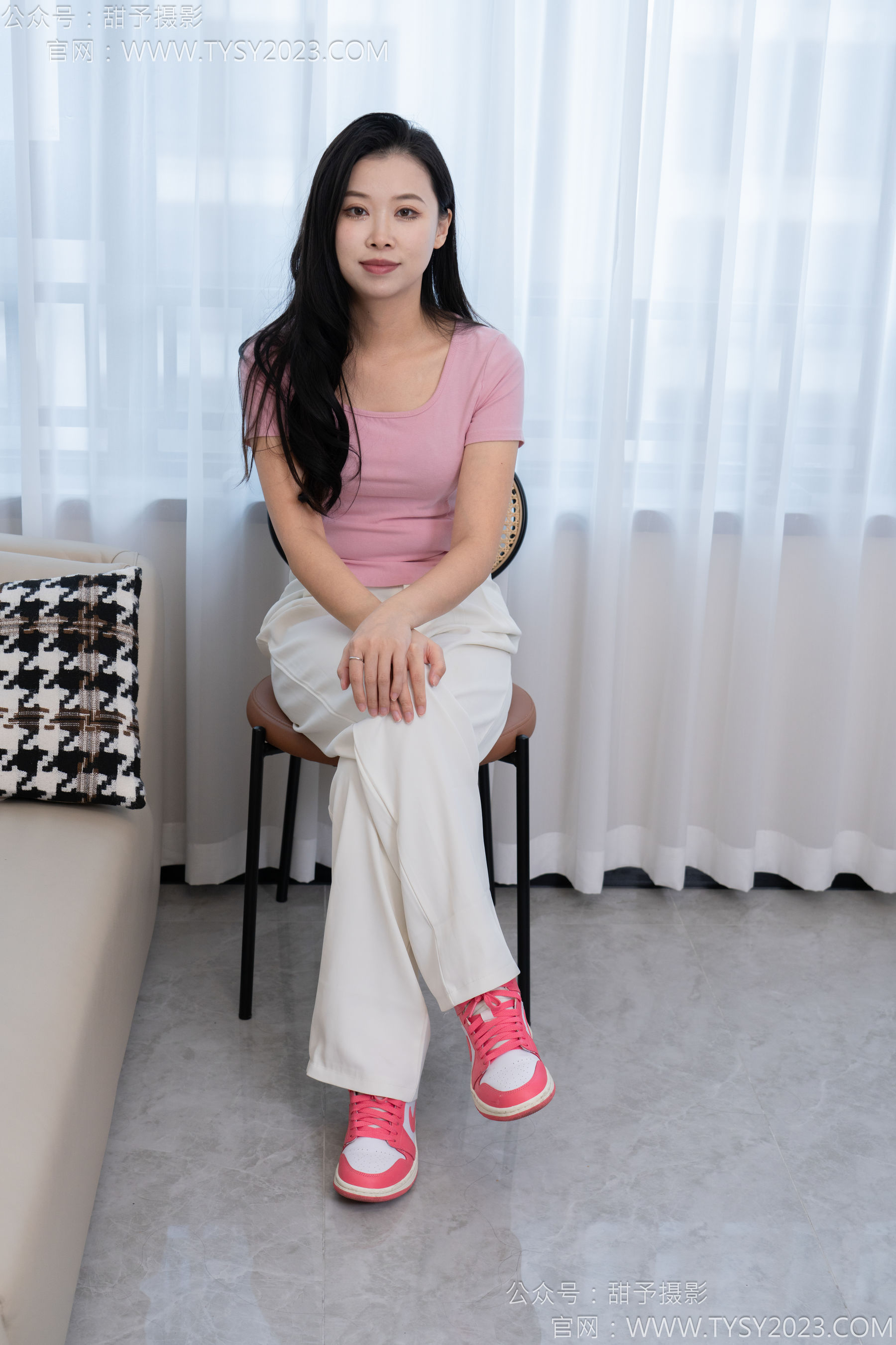 甜予摄影 No.124 梦梦 - 板鞋、白棉袜、裸足/(135P)