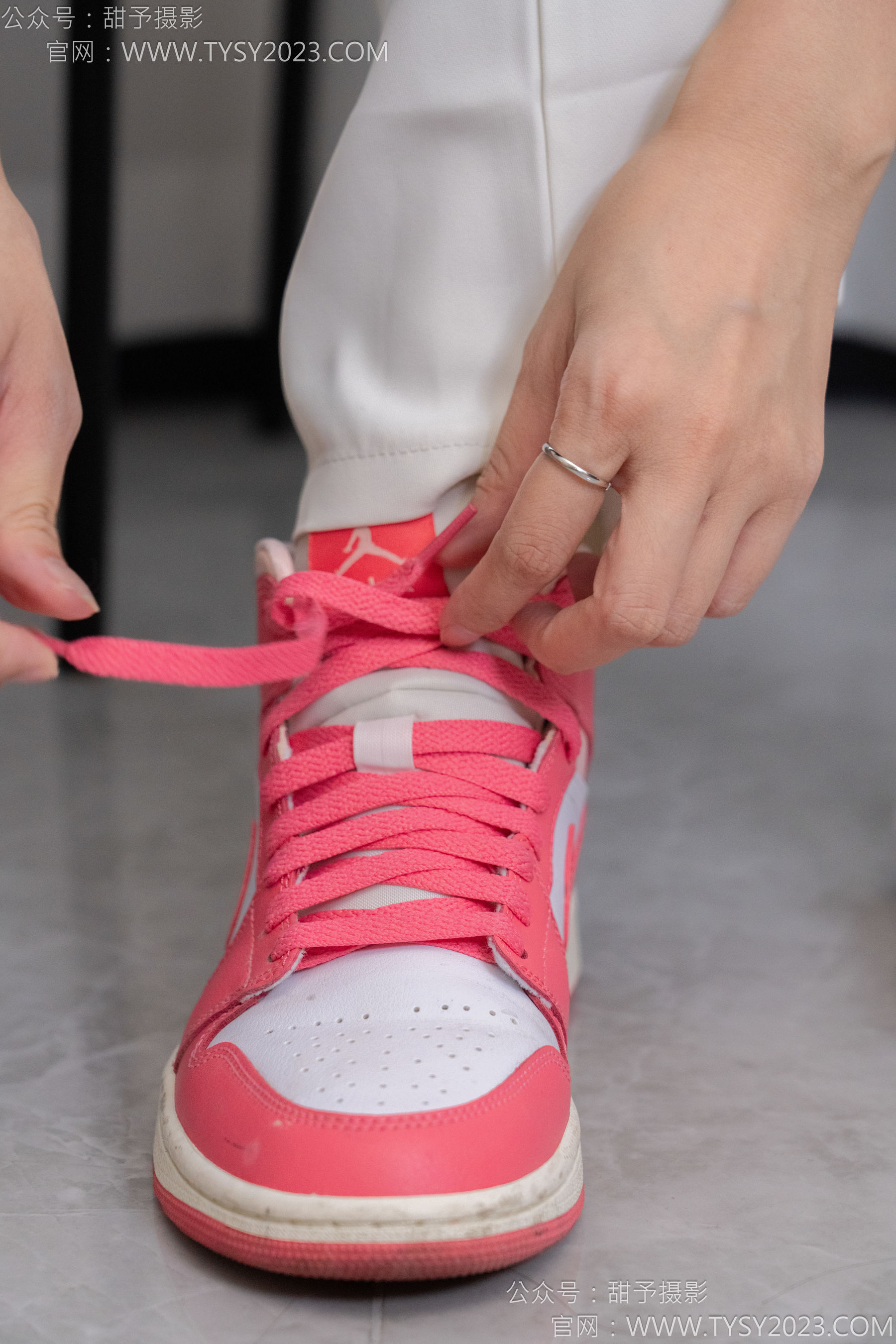 甜予摄影 No.124 梦梦 - 板鞋、白棉袜、裸足/(135P)