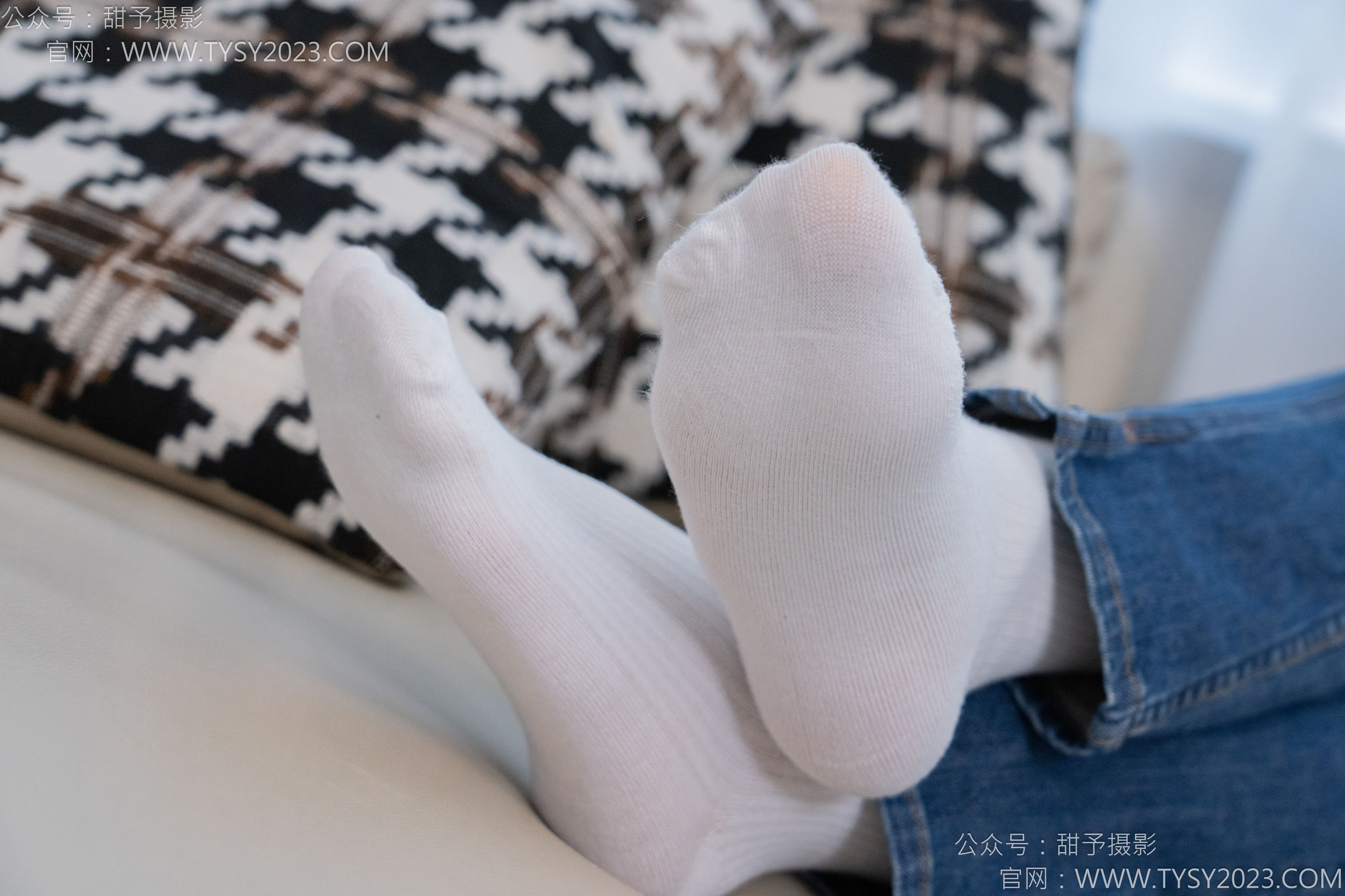 甜予摄影 No.132 诺诺 - 板鞋、白棉袜、裸足/(129P)