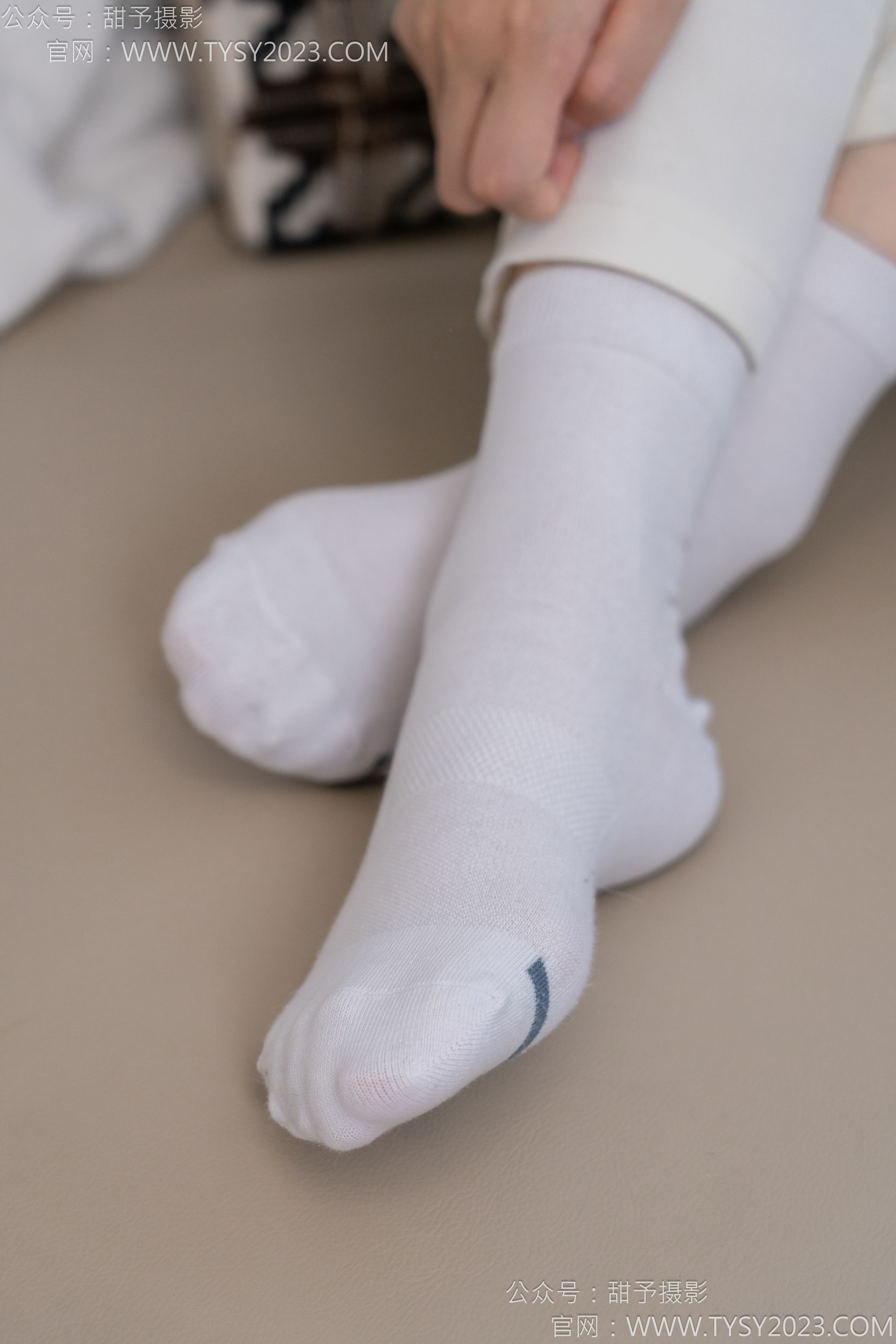 甜予摄影 No.124 梦梦 - 板鞋、白棉袜、裸足/(135P)
